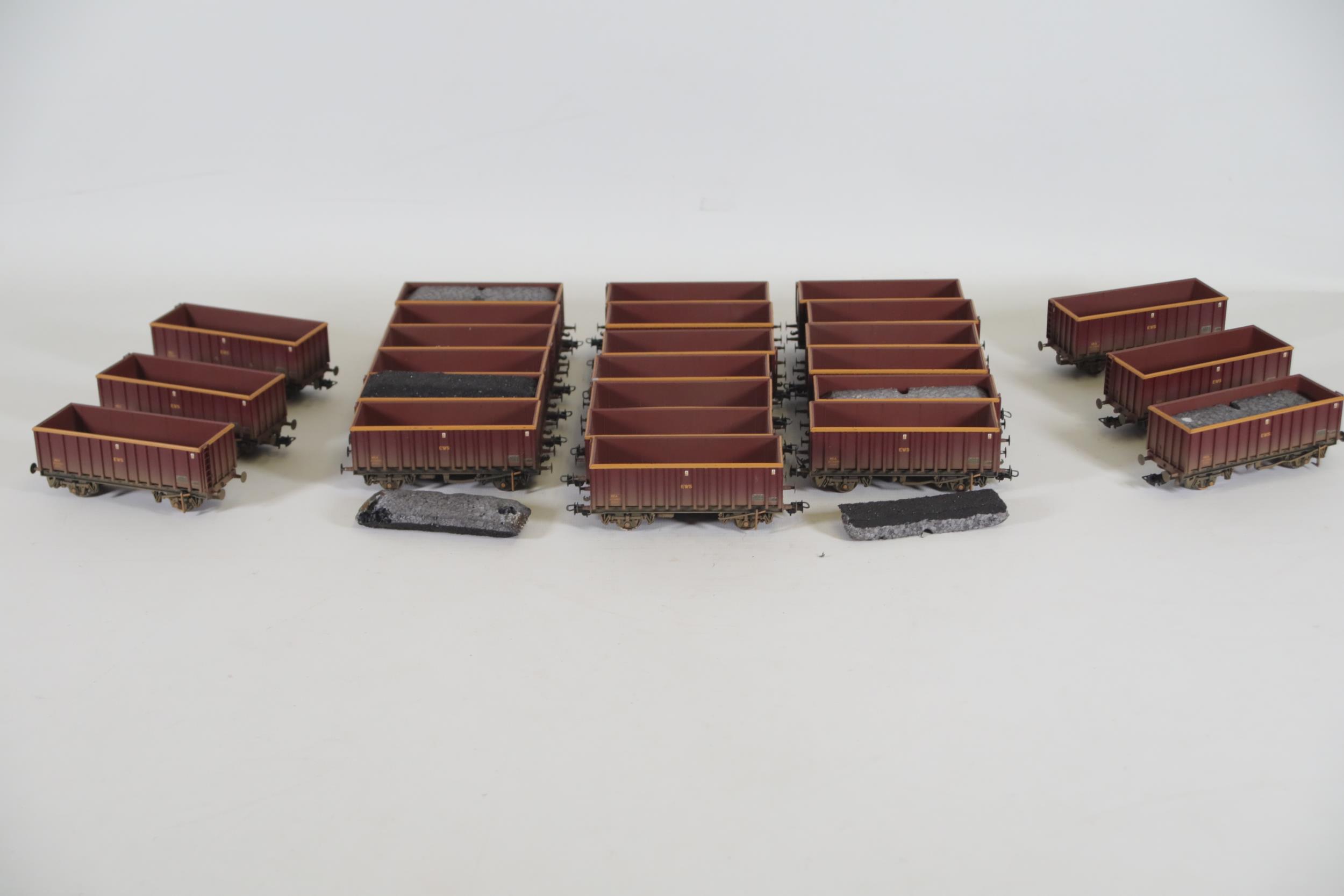 25x Bachmann 45 Tonne Box Body Mineral Wagons OO Gauge - Image 5 of 8