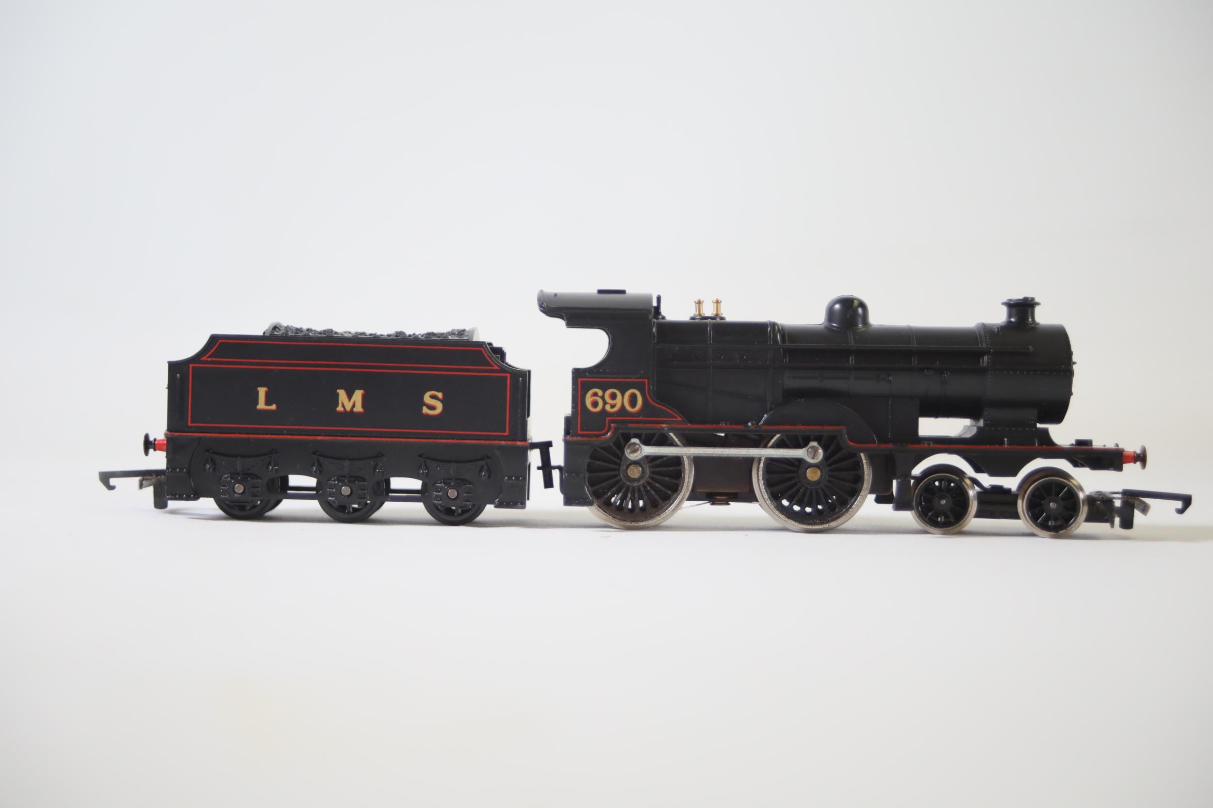 2 OO Gauge Locomotives 1 Hornby 1 Airfix LMS 690 Caerphilly Castle 4037 - Image 12 of 22