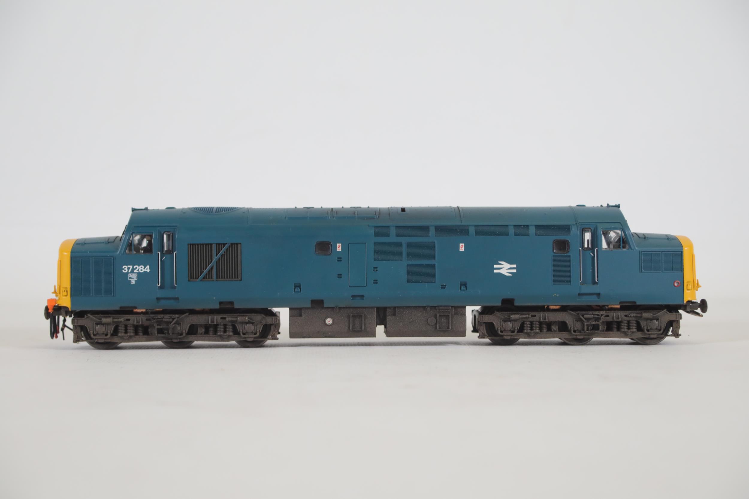 Bachmann Class 37 37284 British Rail Blue Locomotive OO Gauge