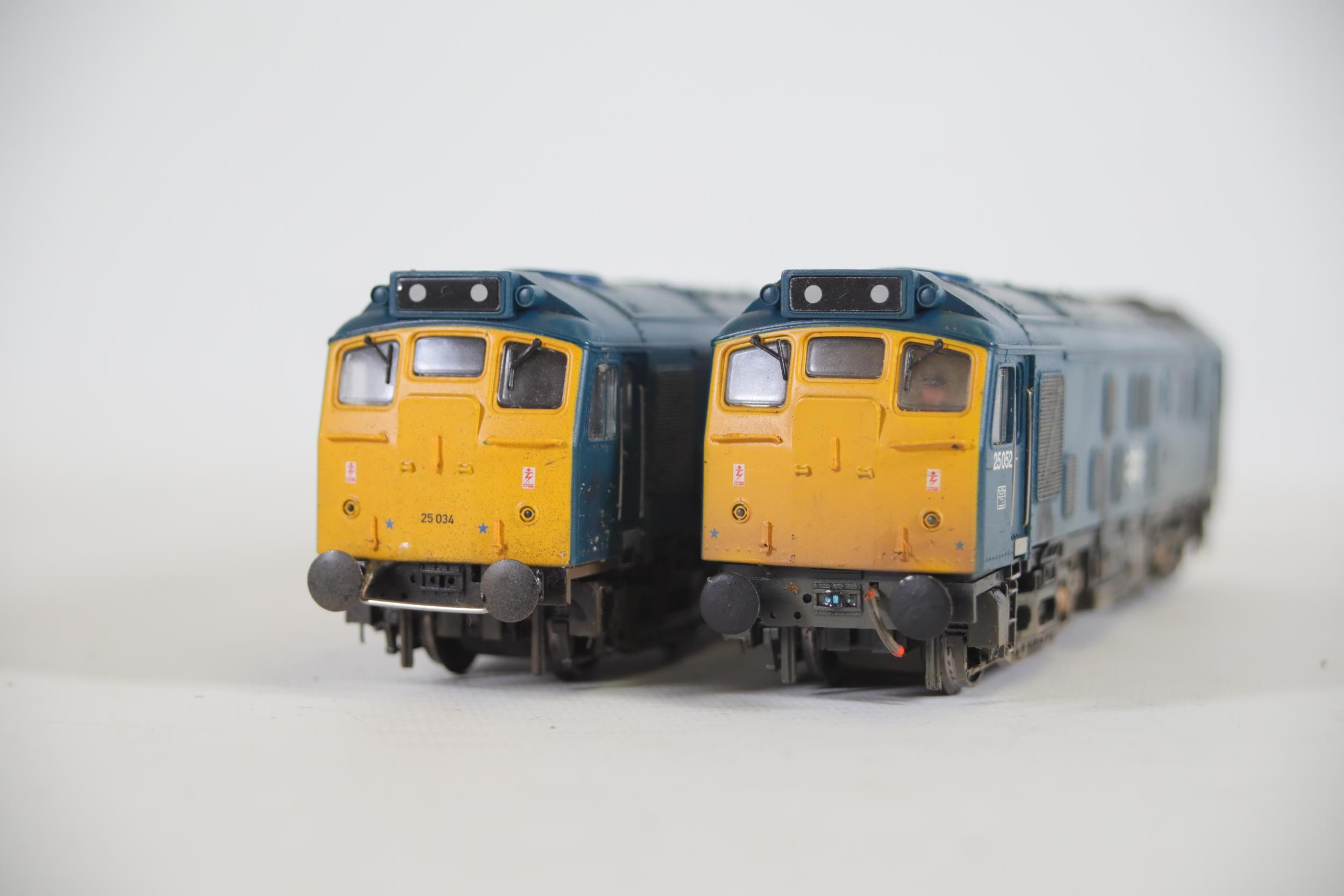 2 Bachmann BR Blue OO Gauge Locomotives Class 25 Diesels - Image 6 of 8