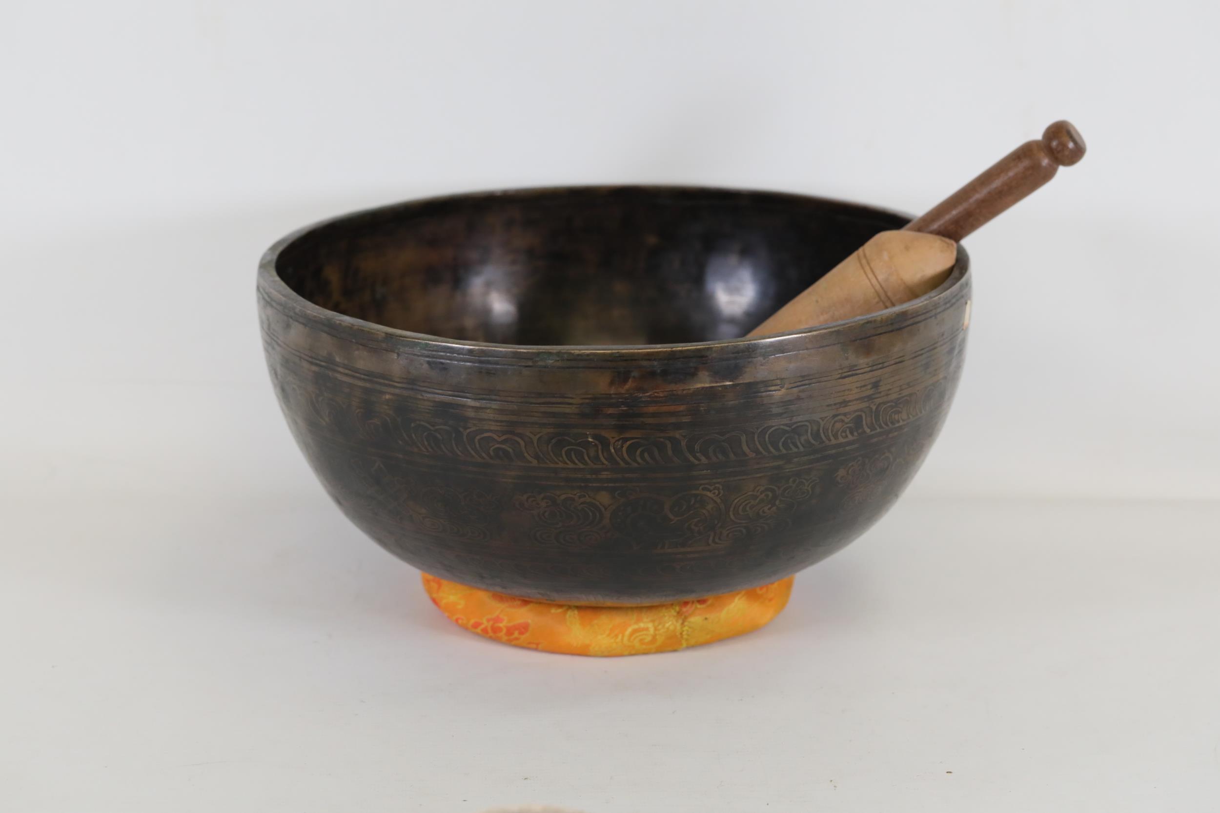 Heavy Large Etched Hand Beaten Singing Bowl