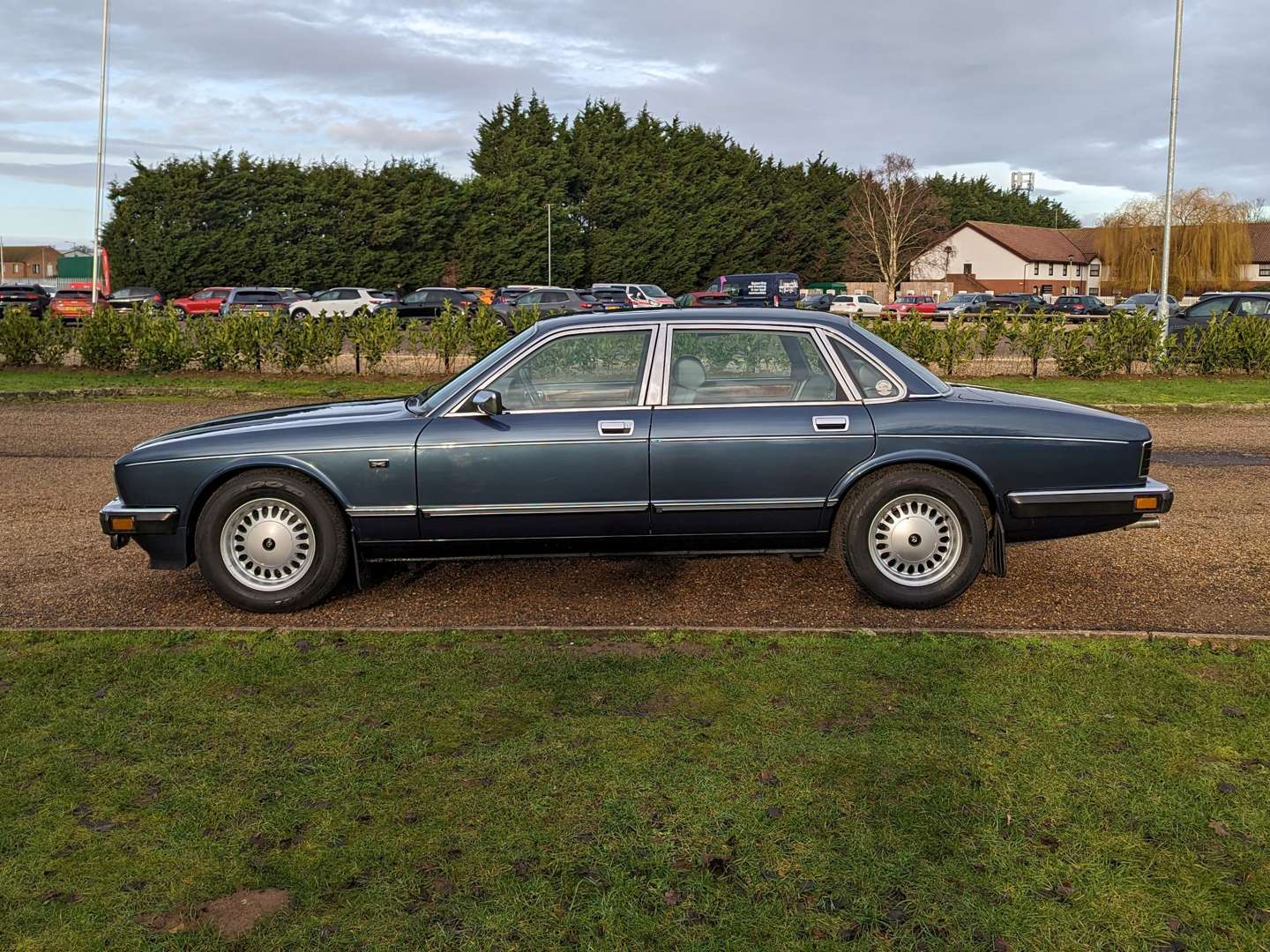 1990 DAIMLER 4.0 AUTO - Image 4 of 30