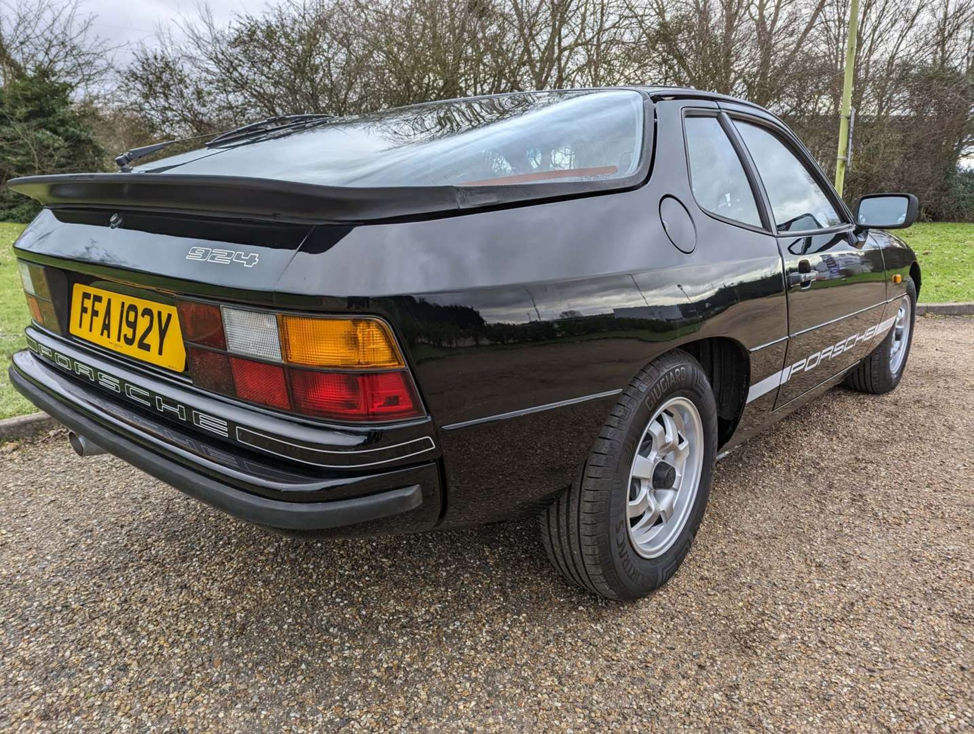 1982 PORSCHE 924 - Image 10 of 30