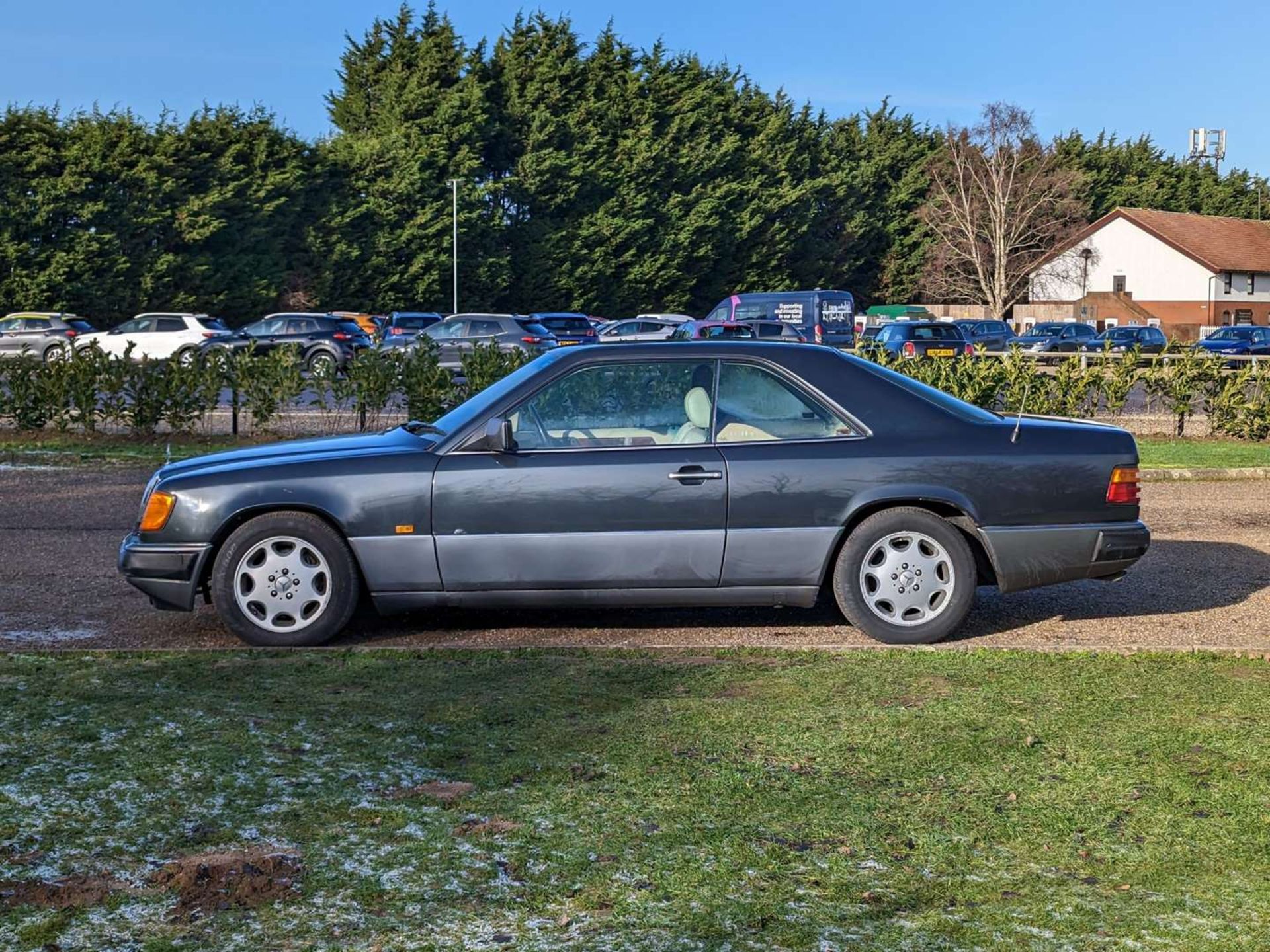 1993 MERCEDES W124 320 CE AUTO - Image 4 of 30