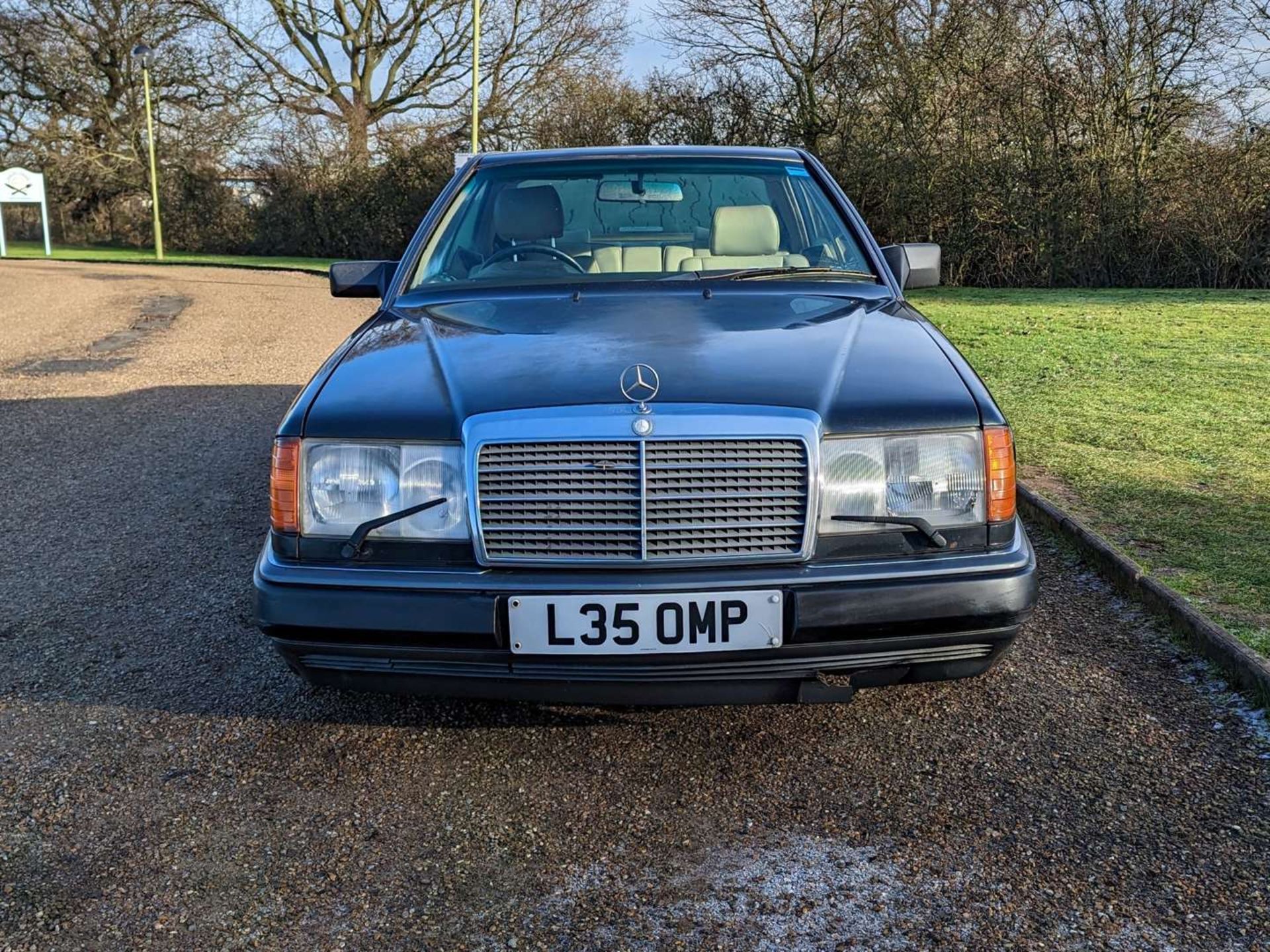 1993 MERCEDES W124 320 CE AUTO - Image 2 of 30