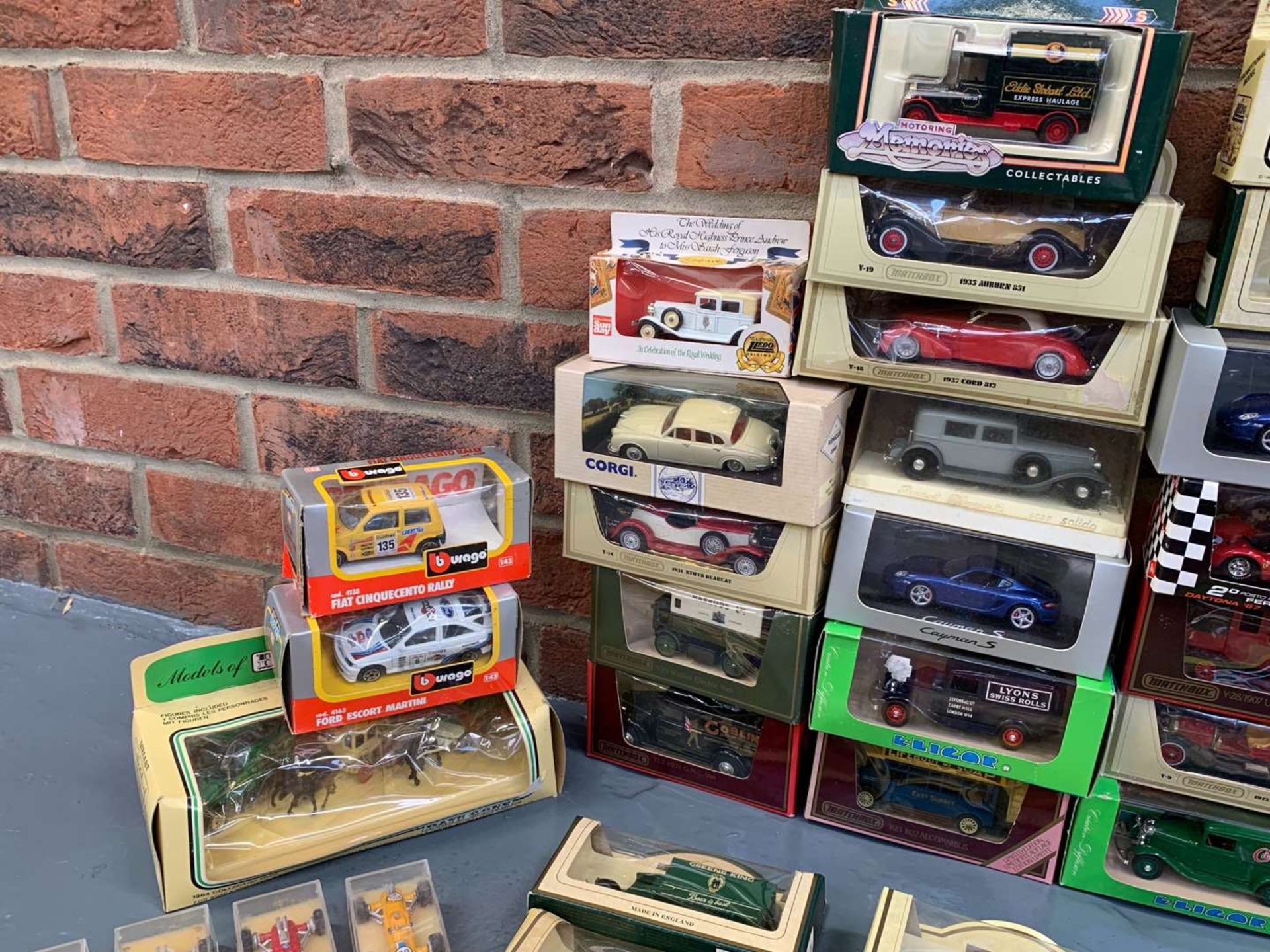 Large Collection of Boxed and Unboxed Die Cast Cars - Image 5 of 9