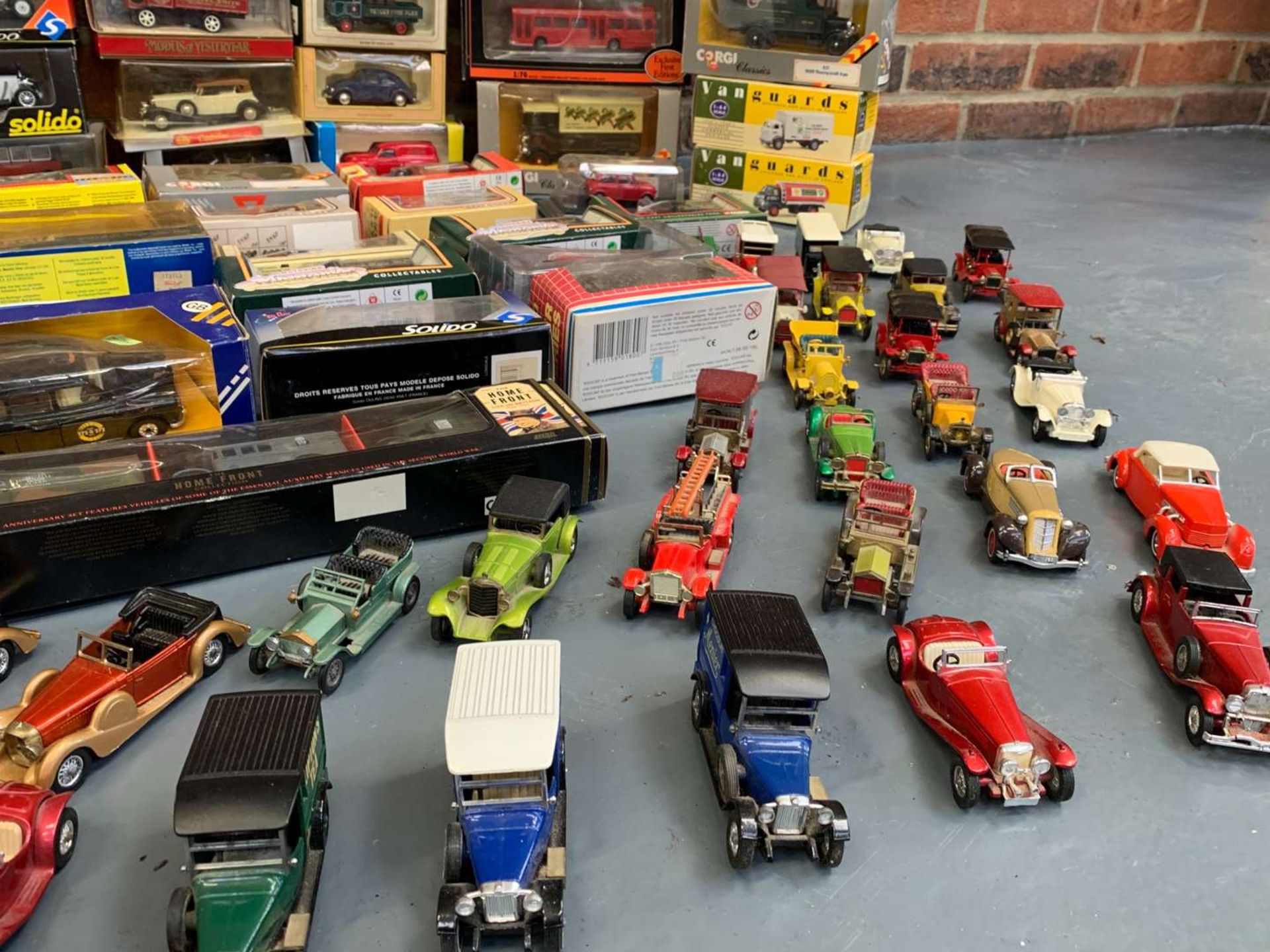 Large Collection of Boxed and Unboxed Die Cast Cars - Image 8 of 9