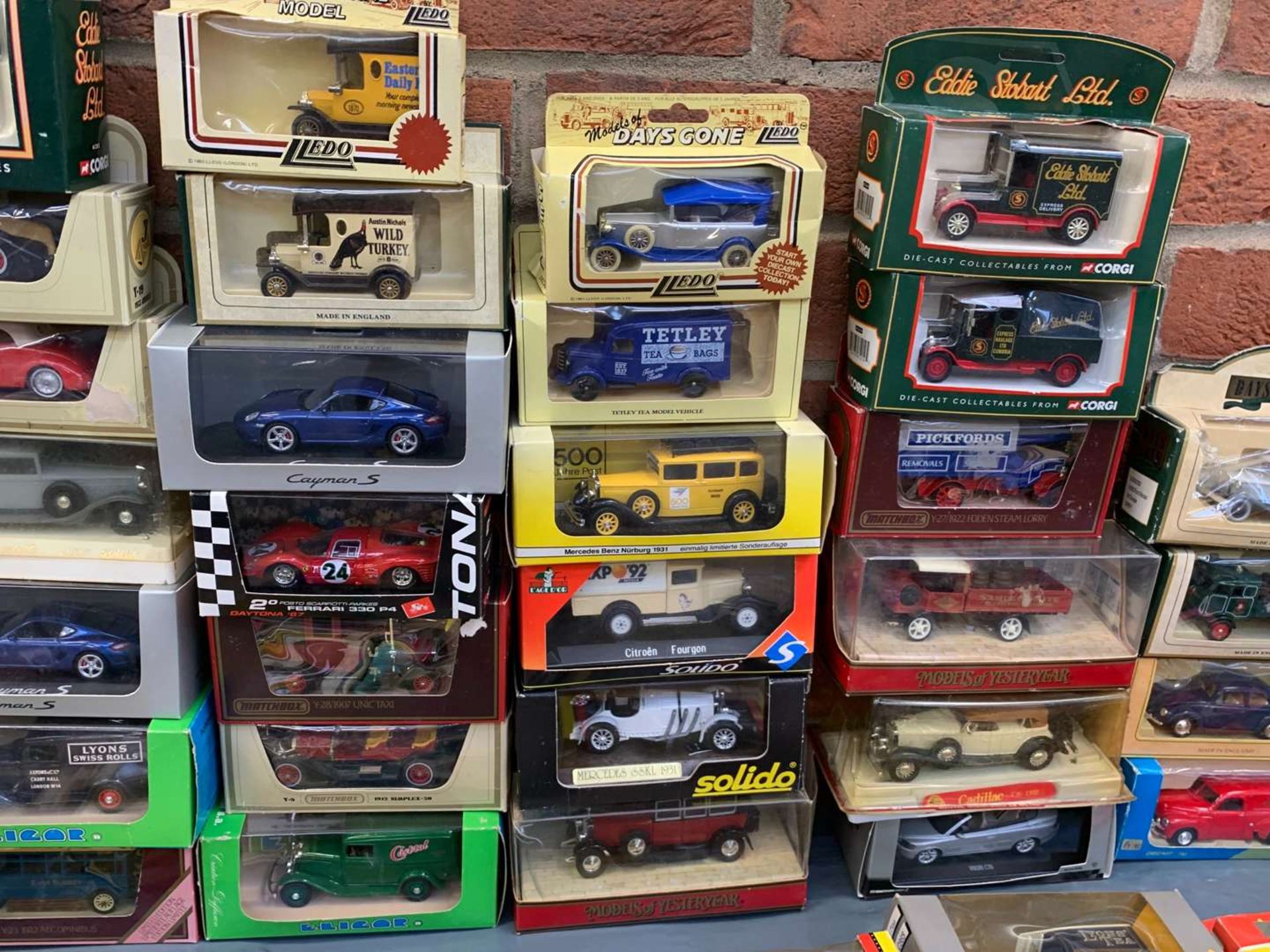 Large Collection of Boxed and Unboxed Die Cast Cars - Image 4 of 9