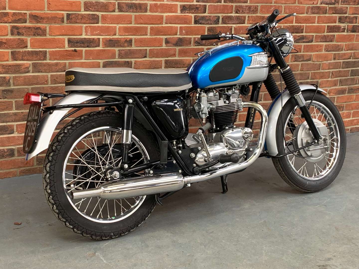 1965 TRIUMPH BONNEVILLE 650CC - Image 11 of 17