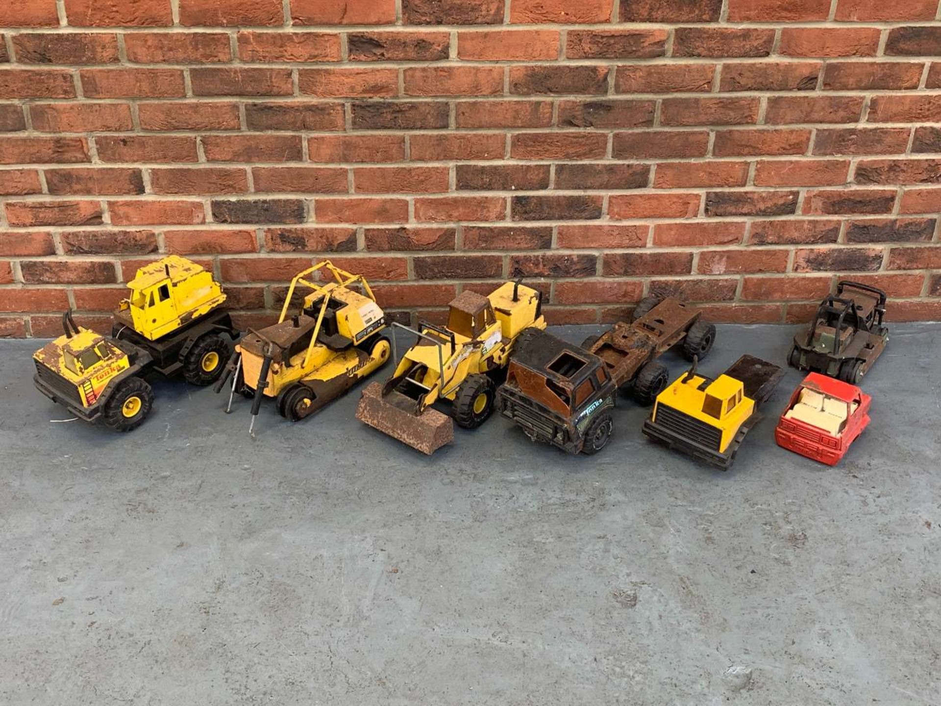 Assorted Play Worn Tonka Trucks - Image 4 of 4