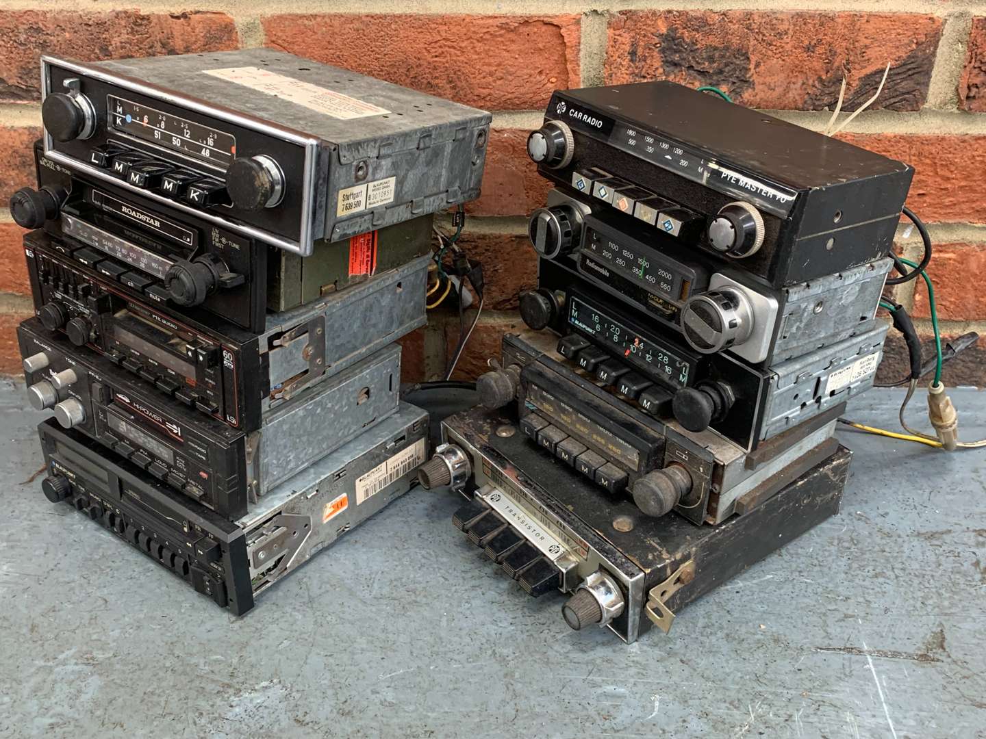 Quantity of Classic Car Radios - Image 2 of 2