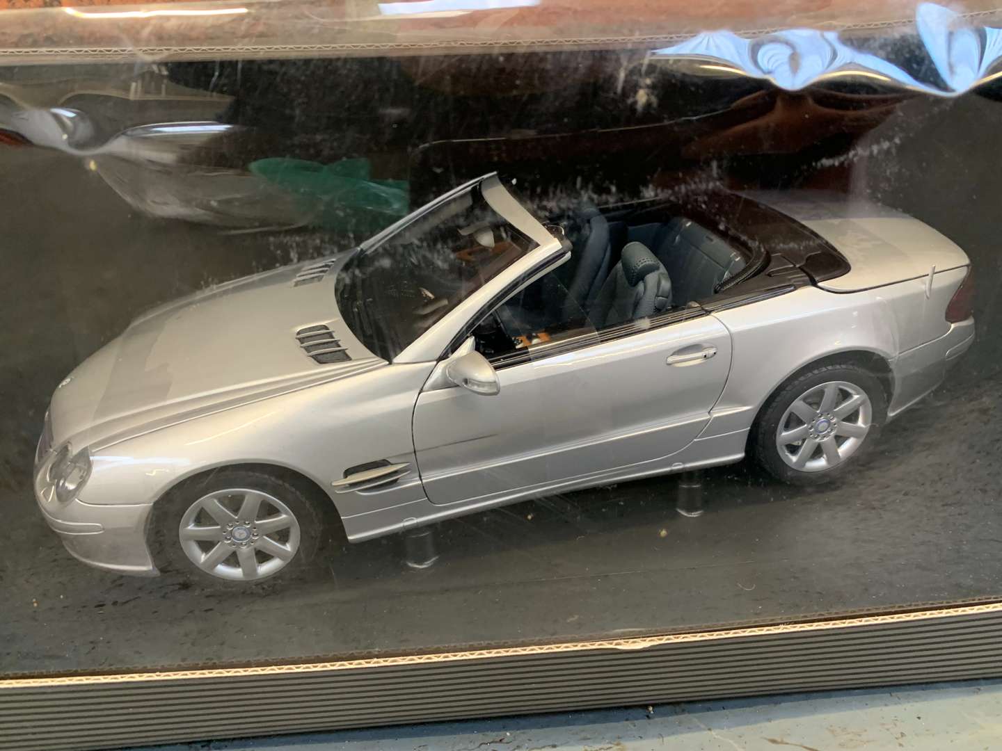 Boxed Mercedes Edition SL Car 1:18 Scale - Image 2 of 2