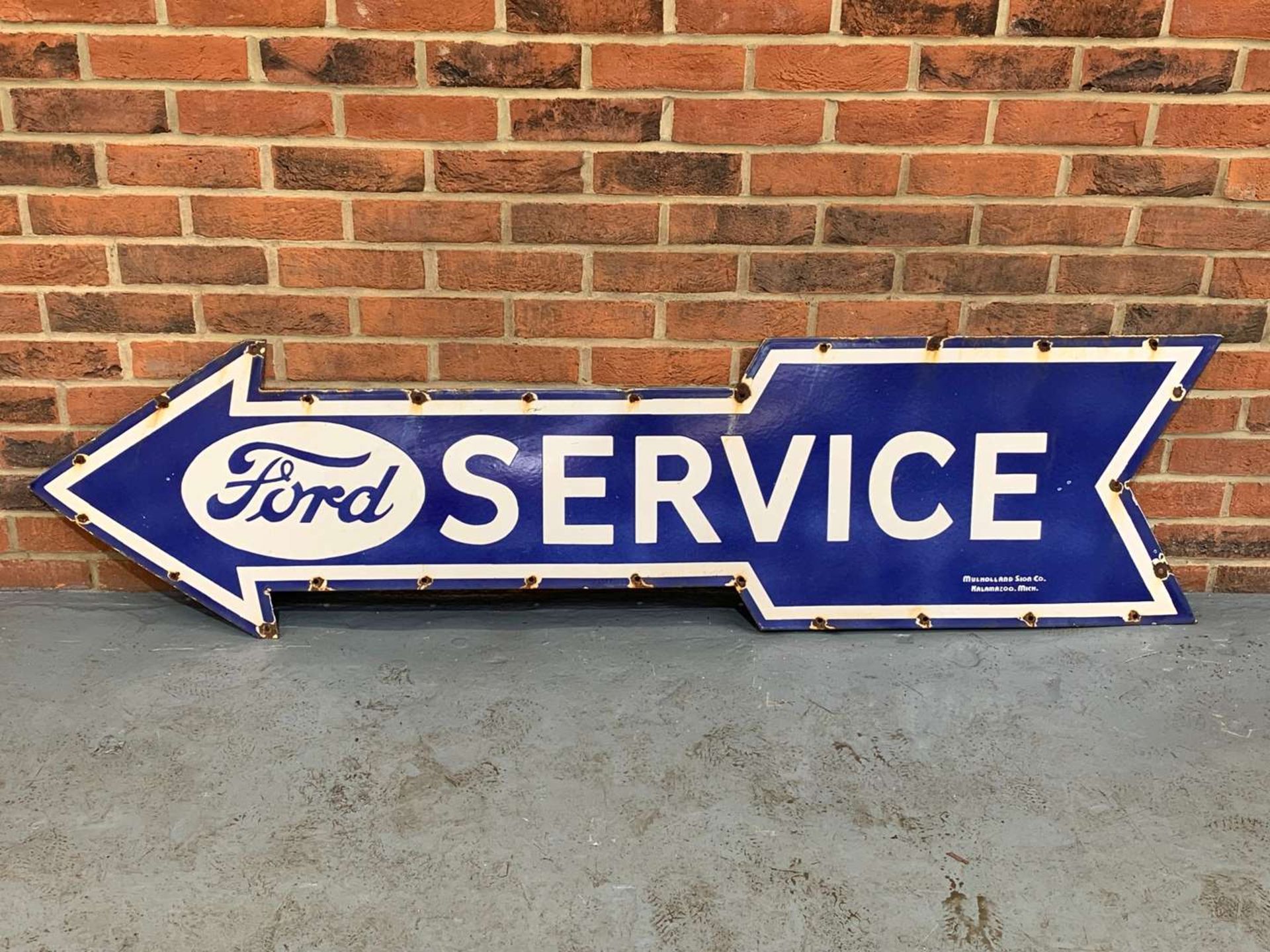 Enamel Ford Service Directional Arrow&nbsp;