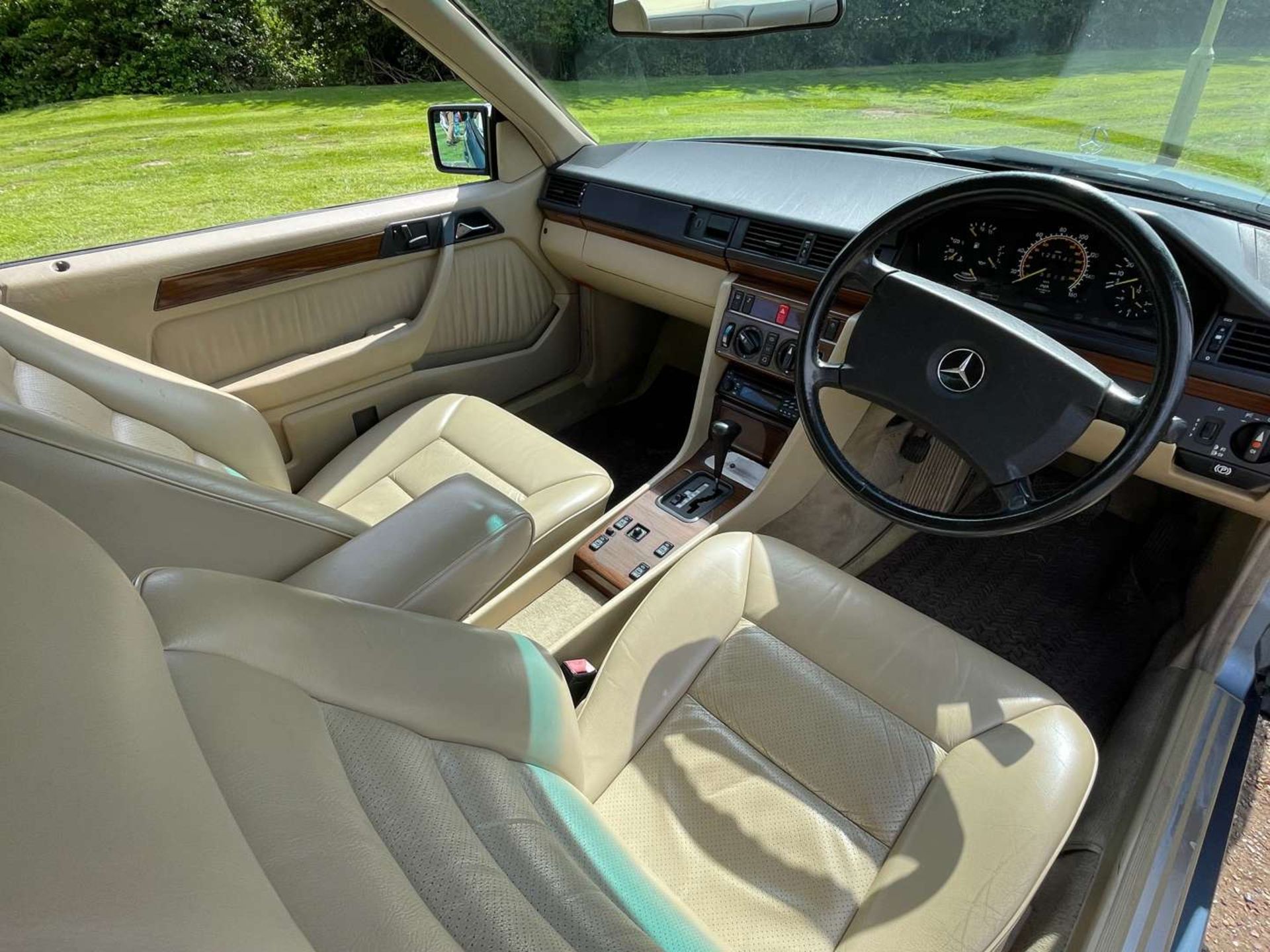 1989 MERCEDES 300CE AUTO - Image 9 of 20