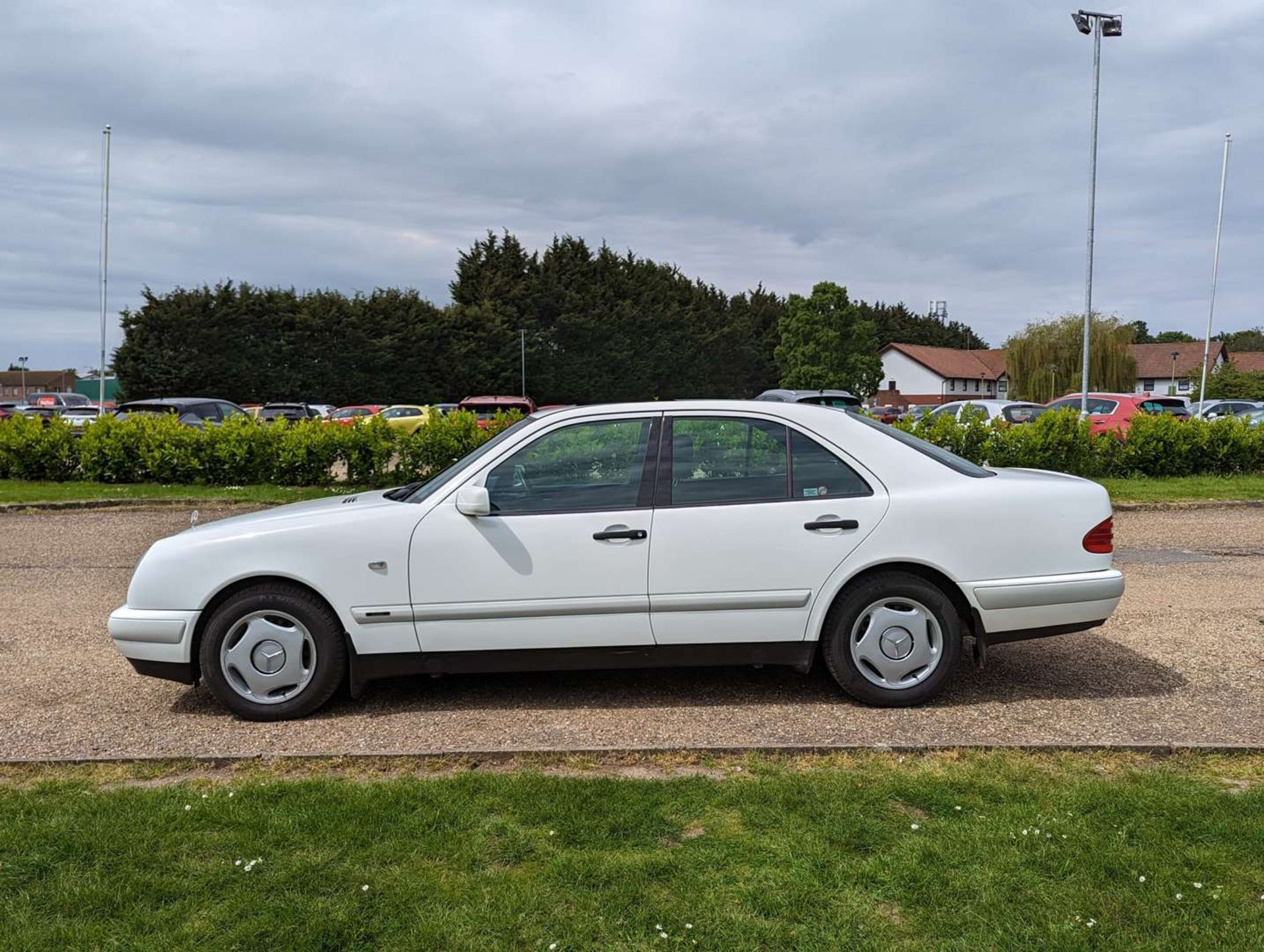 1995 MERCEDES E250D CLASSIC AUTO - Image 8 of 60