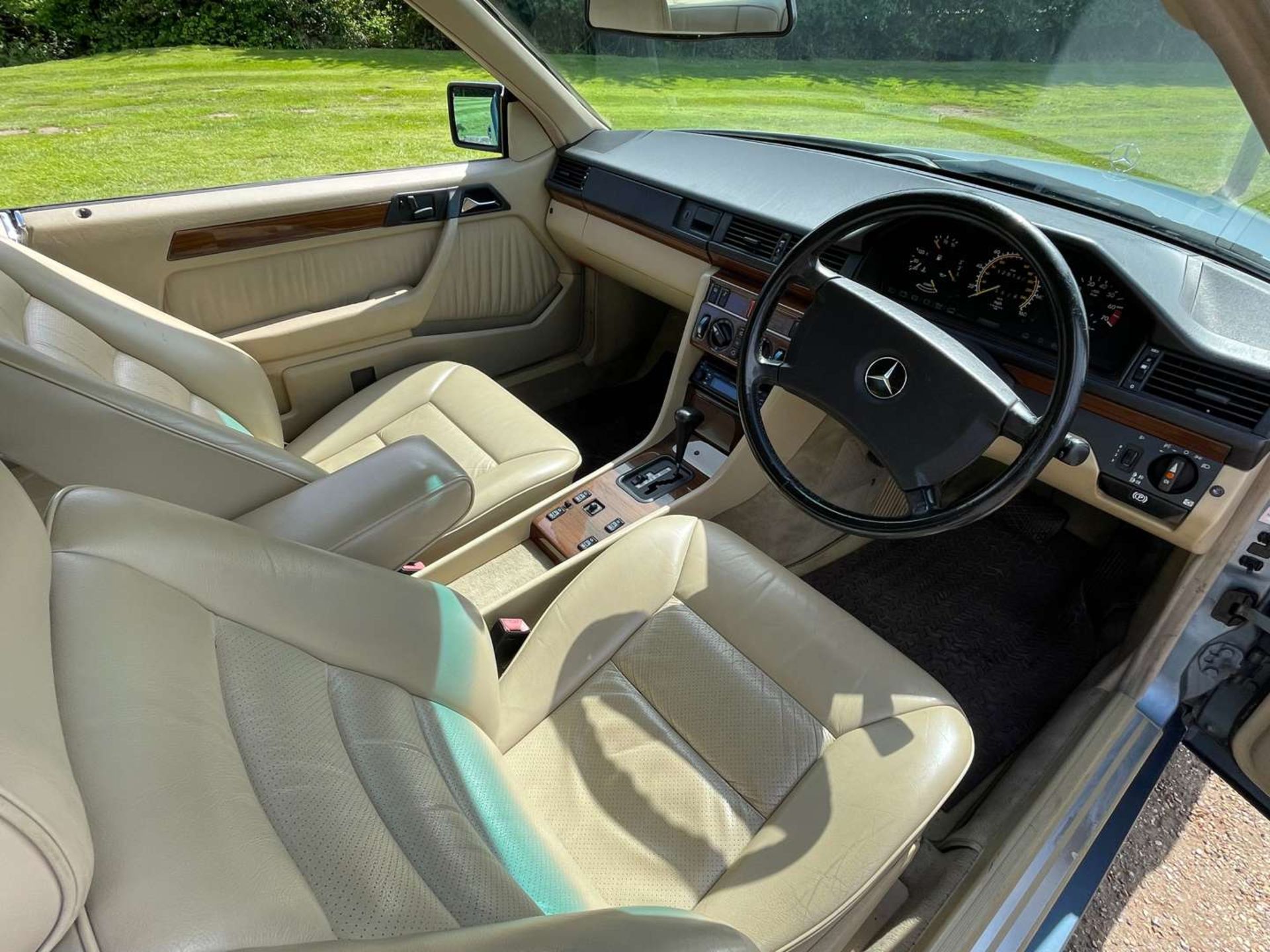 1989 MERCEDES 300CE AUTO - Image 7 of 20