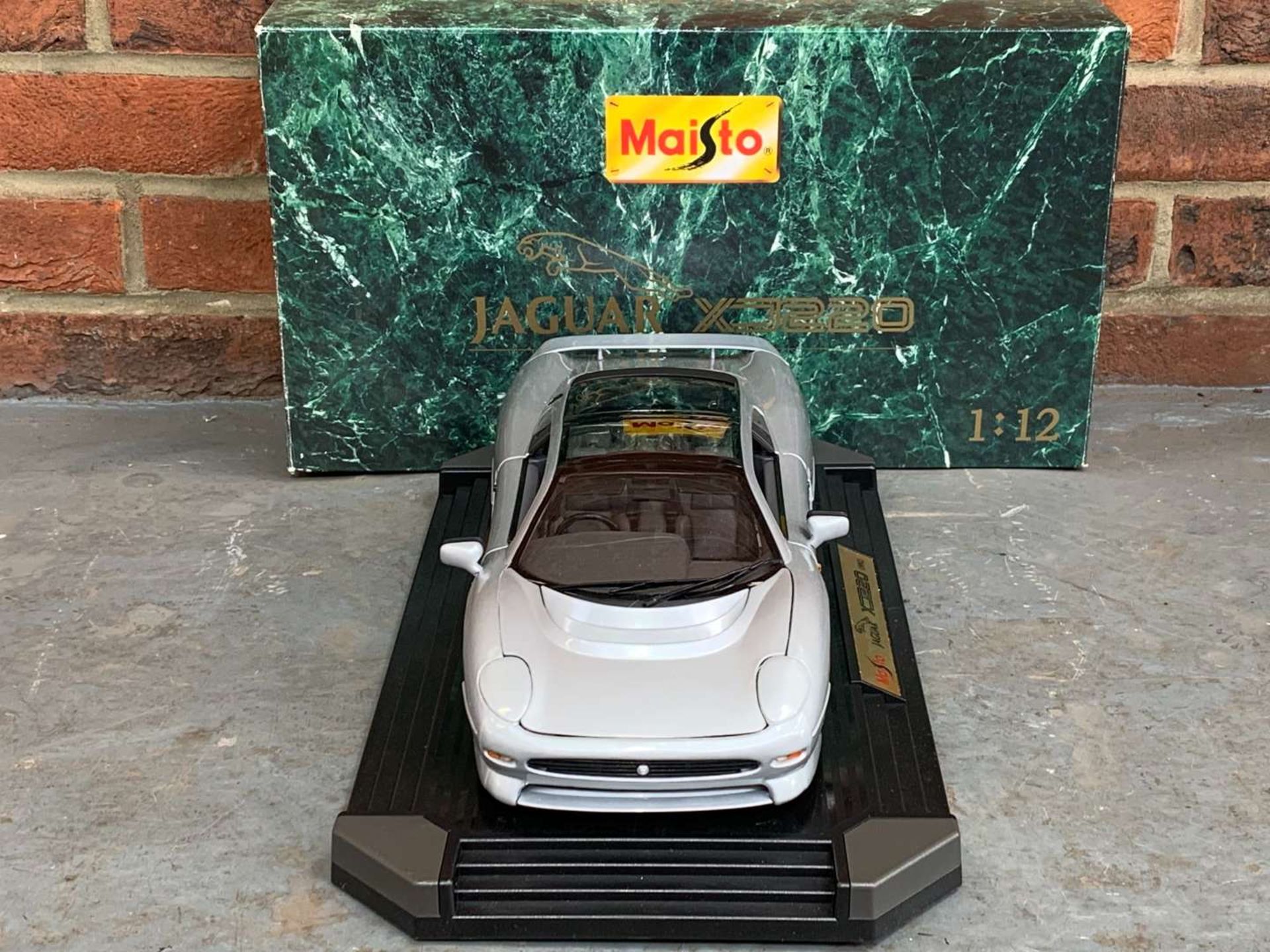 Maisto Jaguar XJ220 1;12 Scale Boxed Die Cast Car - Image 2 of 6