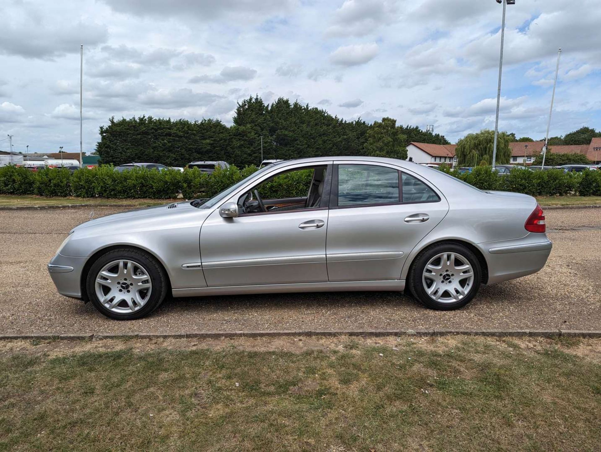 2002 MERCEDES E500 AUTO - Image 4 of 30