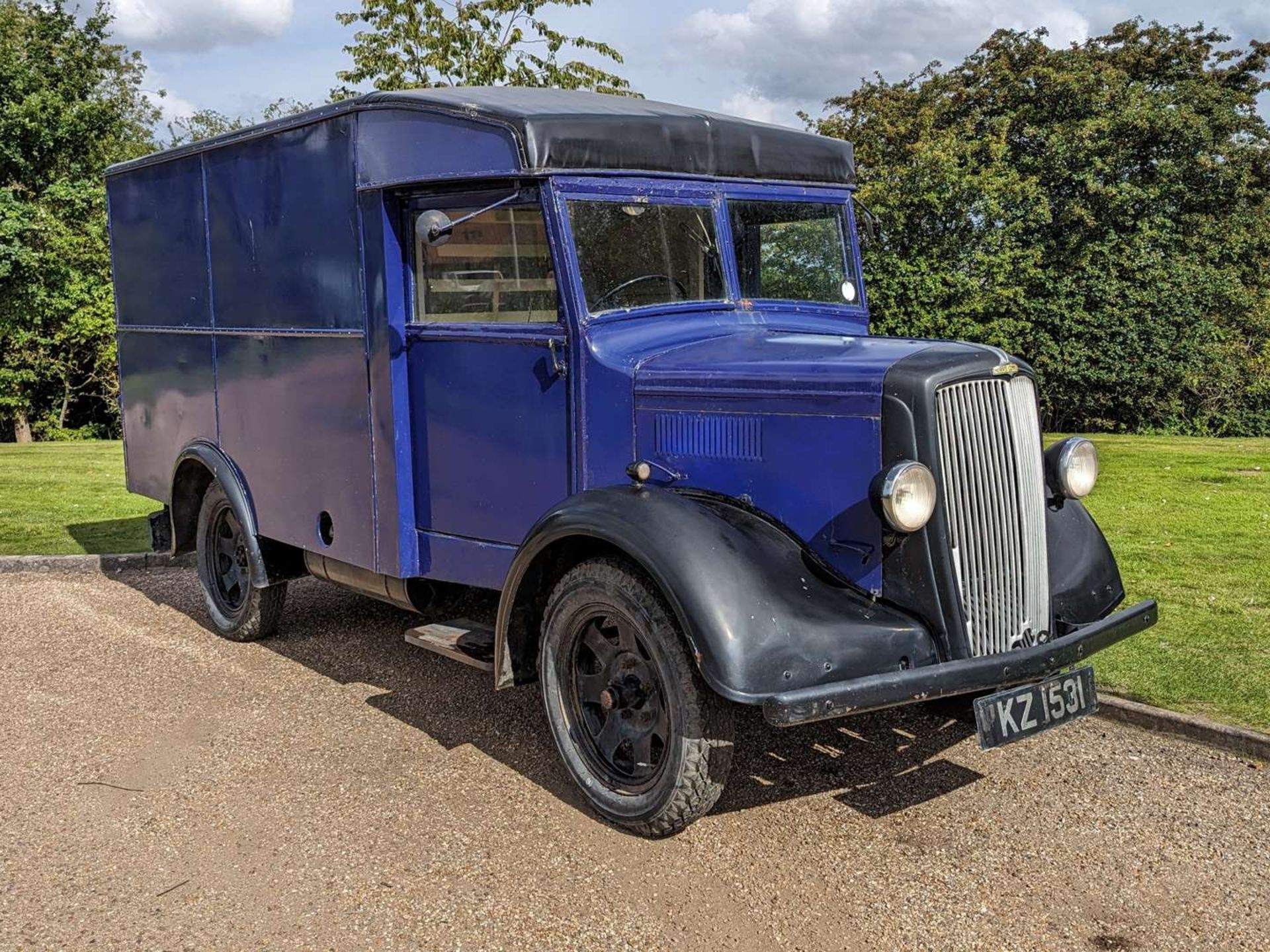 1948 MORRIS COMMERCIAL VAN