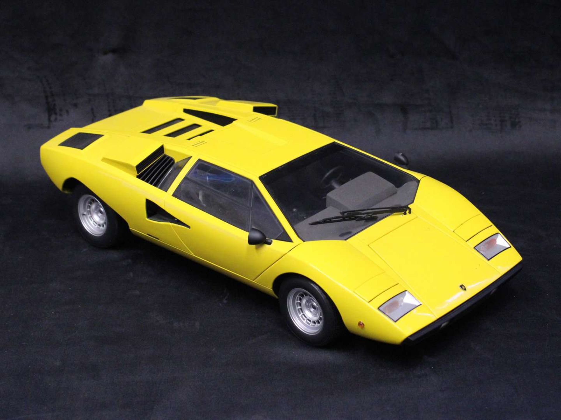 Kyosho Lamborghini Countach LP400 model