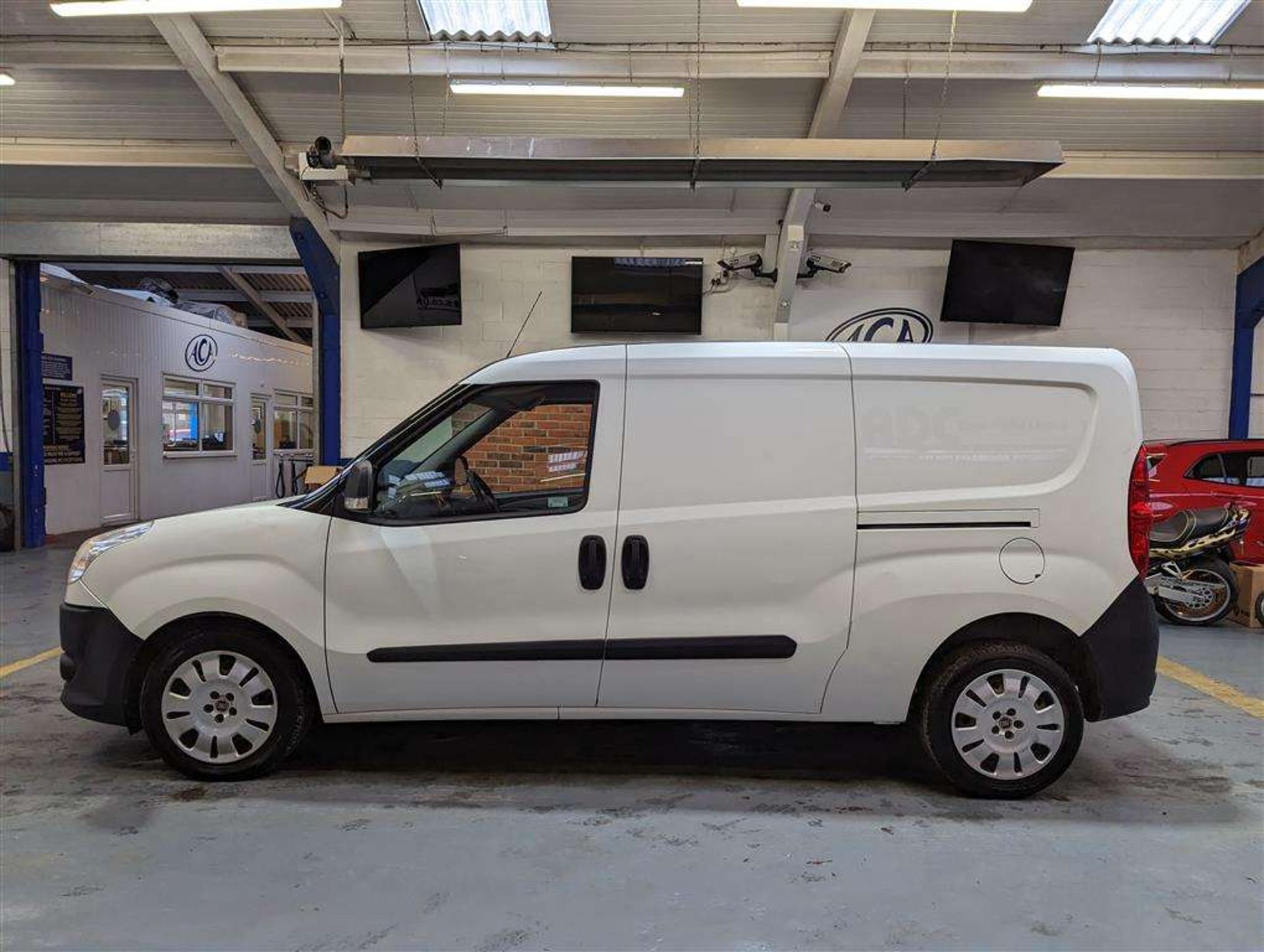 2014 FIAT DOBLO 16V MAXI MULTIJET - Image 2 of 24