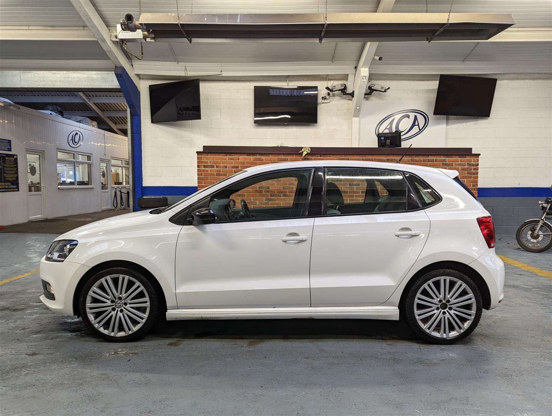 2013 VOLKSWAGEN POLO BLUEGT AUTO - Image 2 of 25