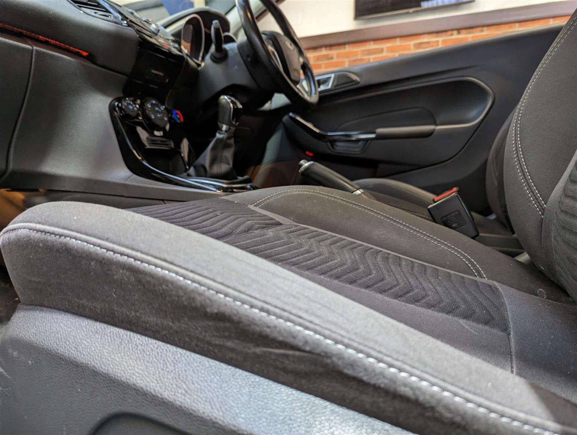 2015 FORD FIESTA ZETEC - Image 18 of 25