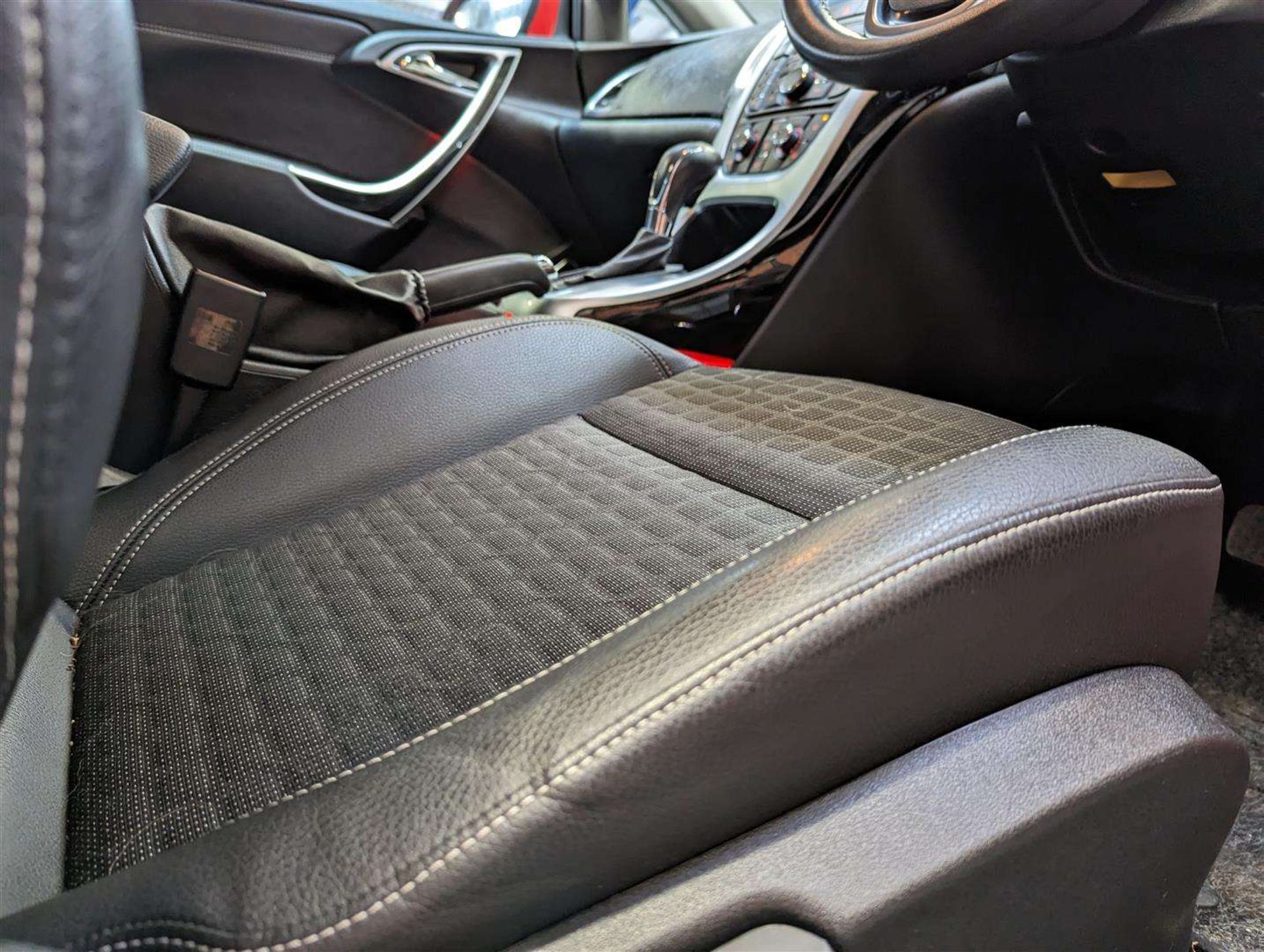 2014 VAUXHALL ASTRA GTC SRI TURBO AUTO - Image 14 of 26