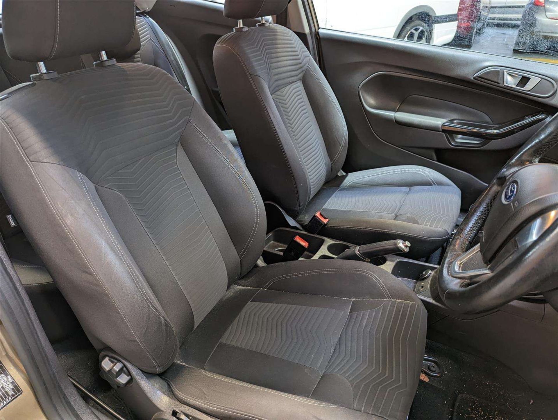 2015 FORD FIESTA ZETEC - Image 15 of 25