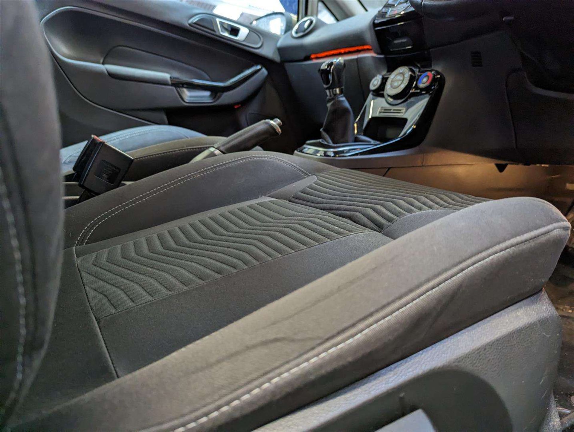 2015 FORD FIESTA ZETEC - Image 14 of 25