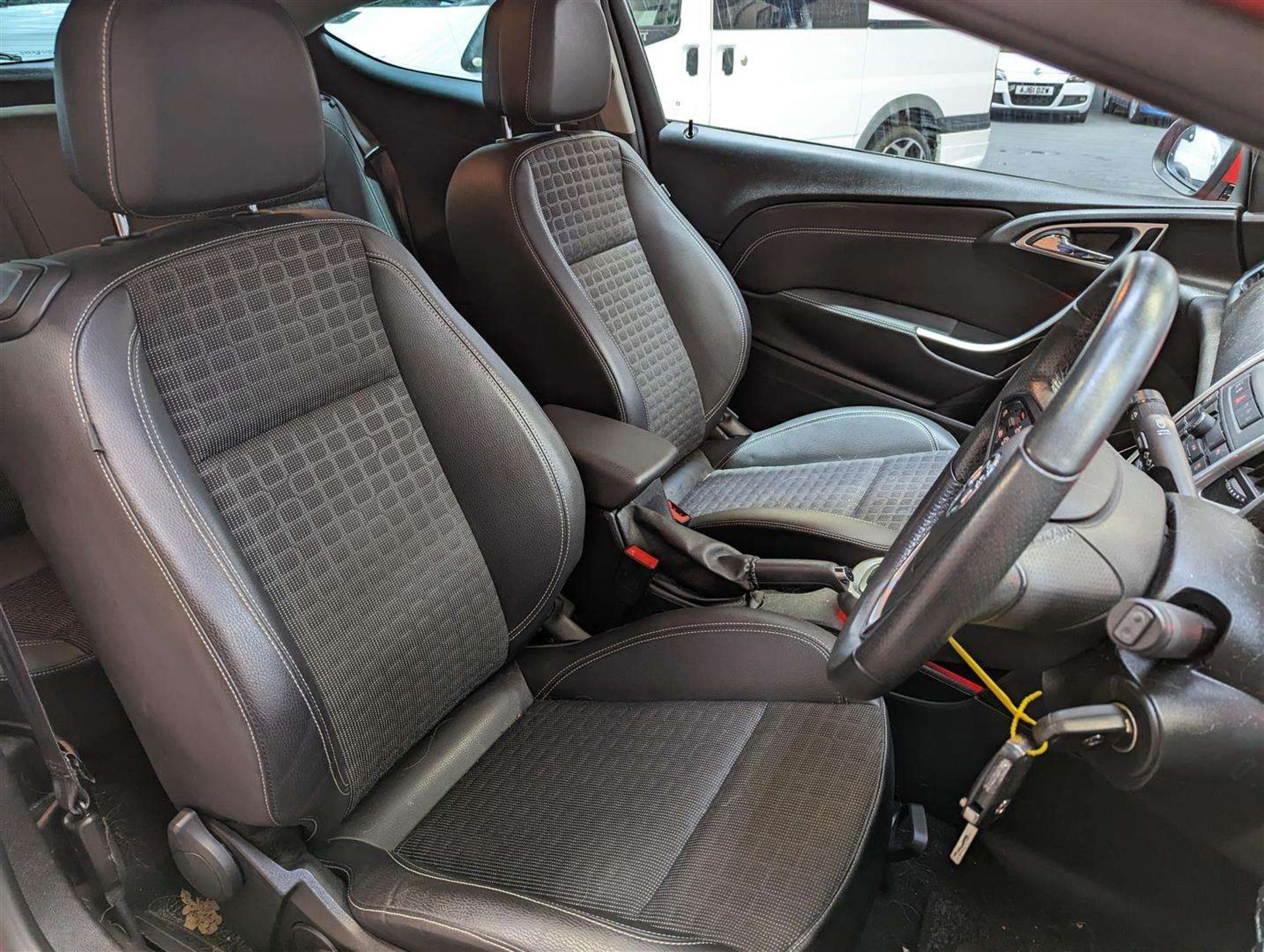 2014 VAUXHALL ASTRA GTC SRI TURBO AUTO - Image 15 of 26