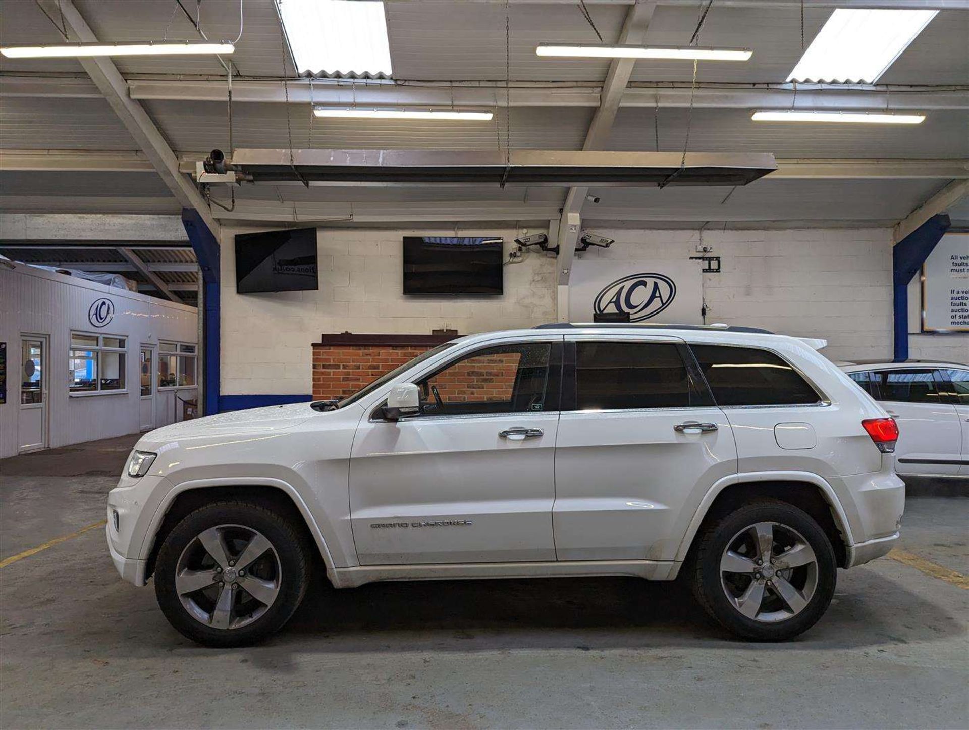 2014 JEEP GRAND CHEROKEE OVERLAND C - Image 2 of 30