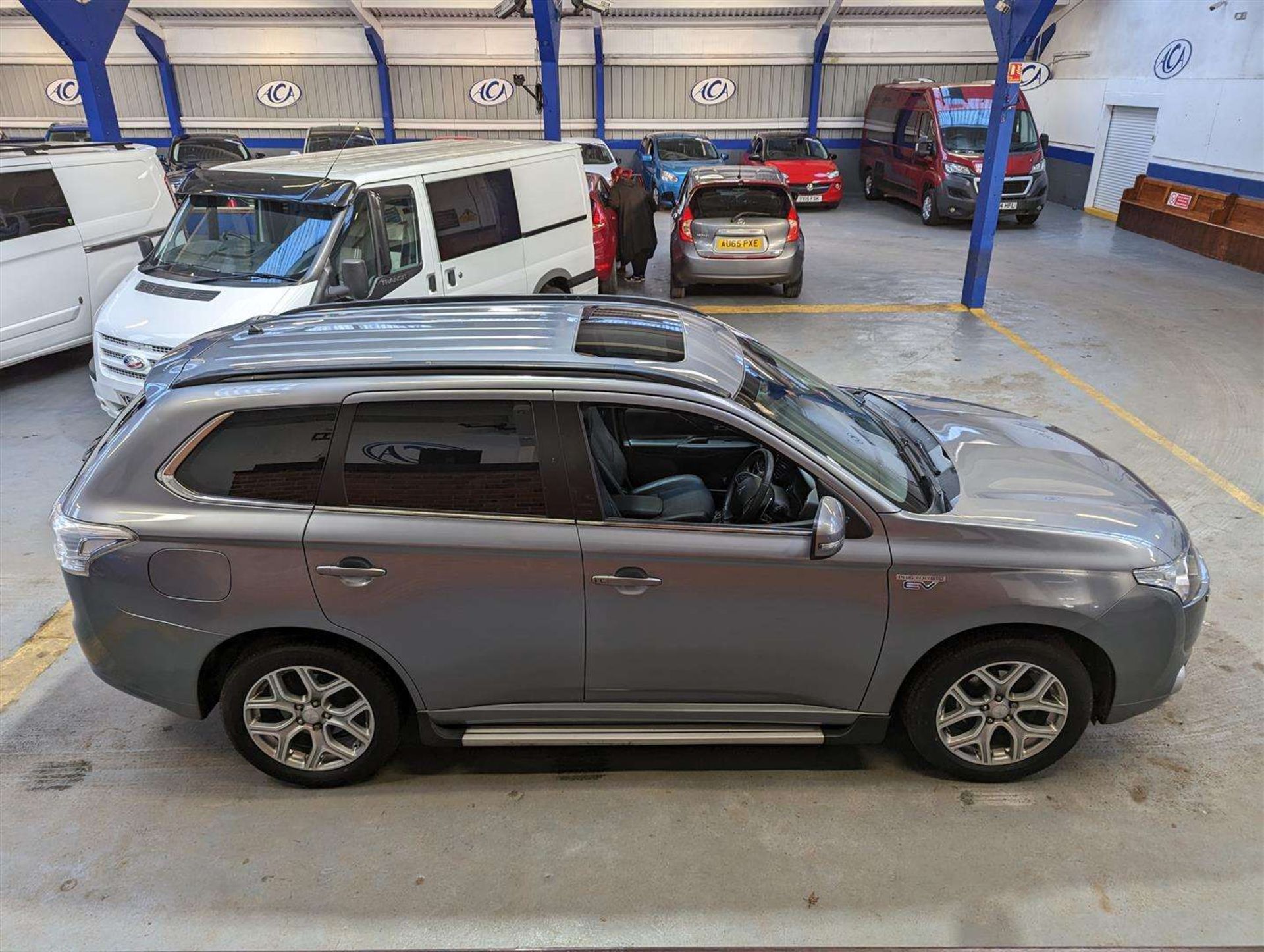 2015 MITSUBISHI OUTLANDER GX 4H PHEV AUTO - Image 11 of 30