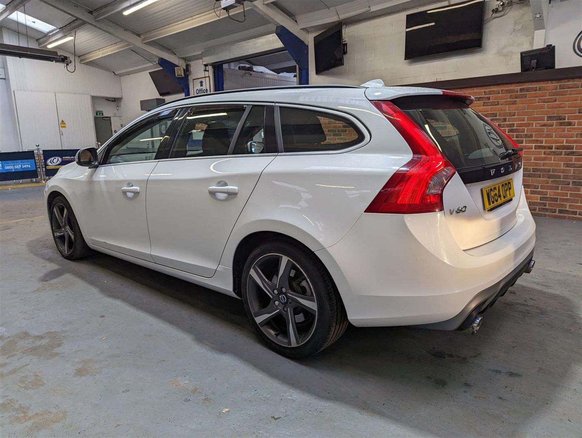 2014 VOLVO V60 R-DESIGN NAV D5 AUTO - Image 3 of 27