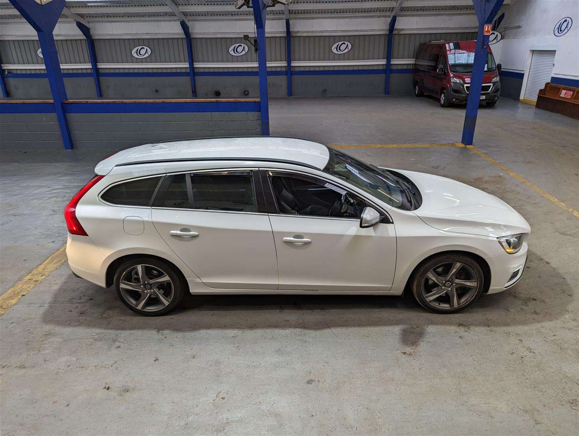 2014 VOLVO V60 R-DESIGN NAV D5 AUTO - Image 12 of 27