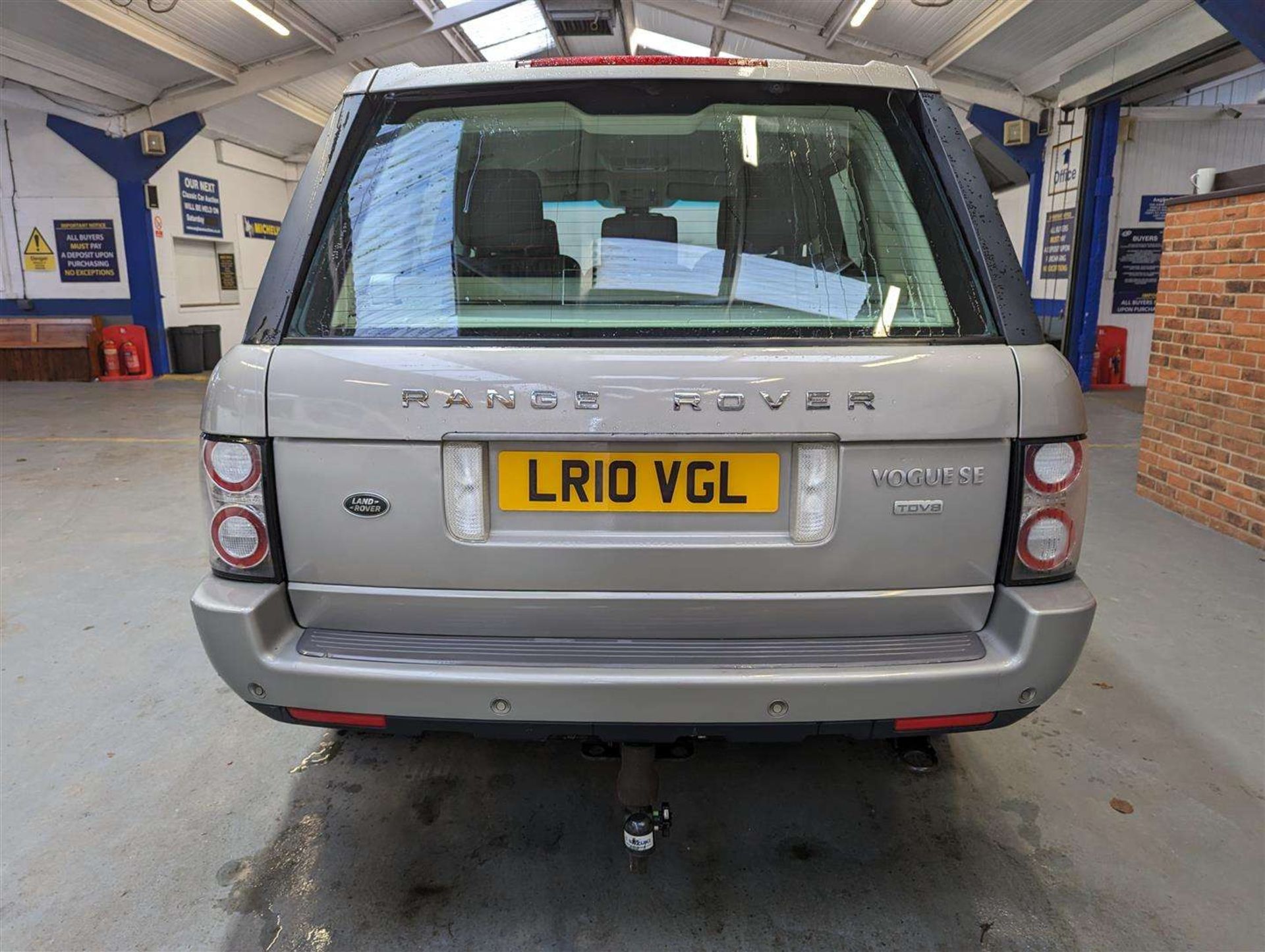 2010 LAND ROVER RANGE ROVER VOGUESE TDV8A - Image 5 of 30