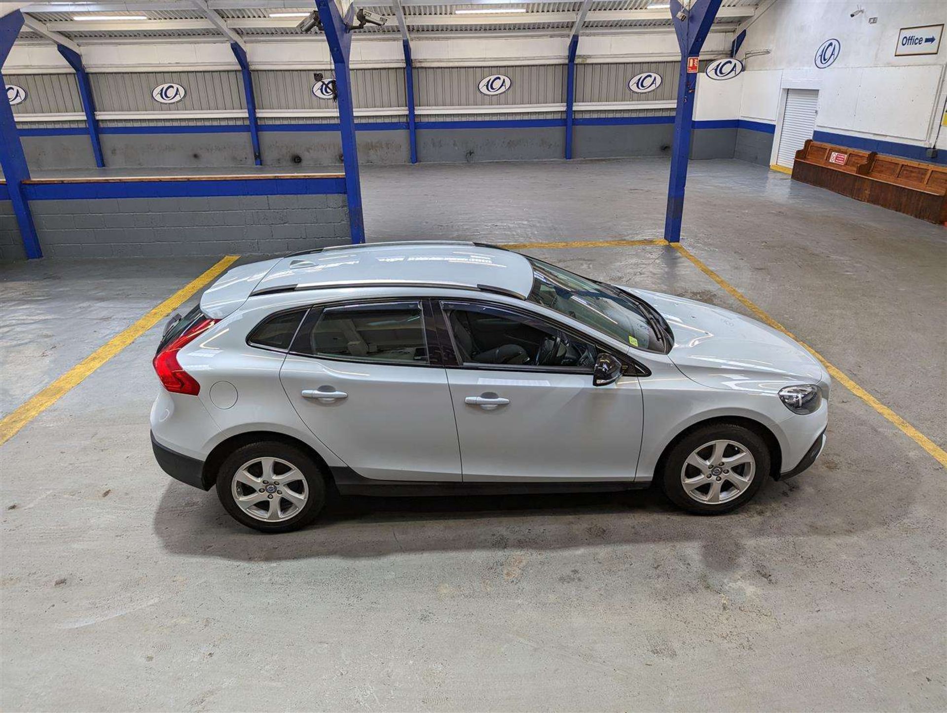 2014 VOLVO V40 CROSS COUNTRY SE D2 - Image 22 of 24