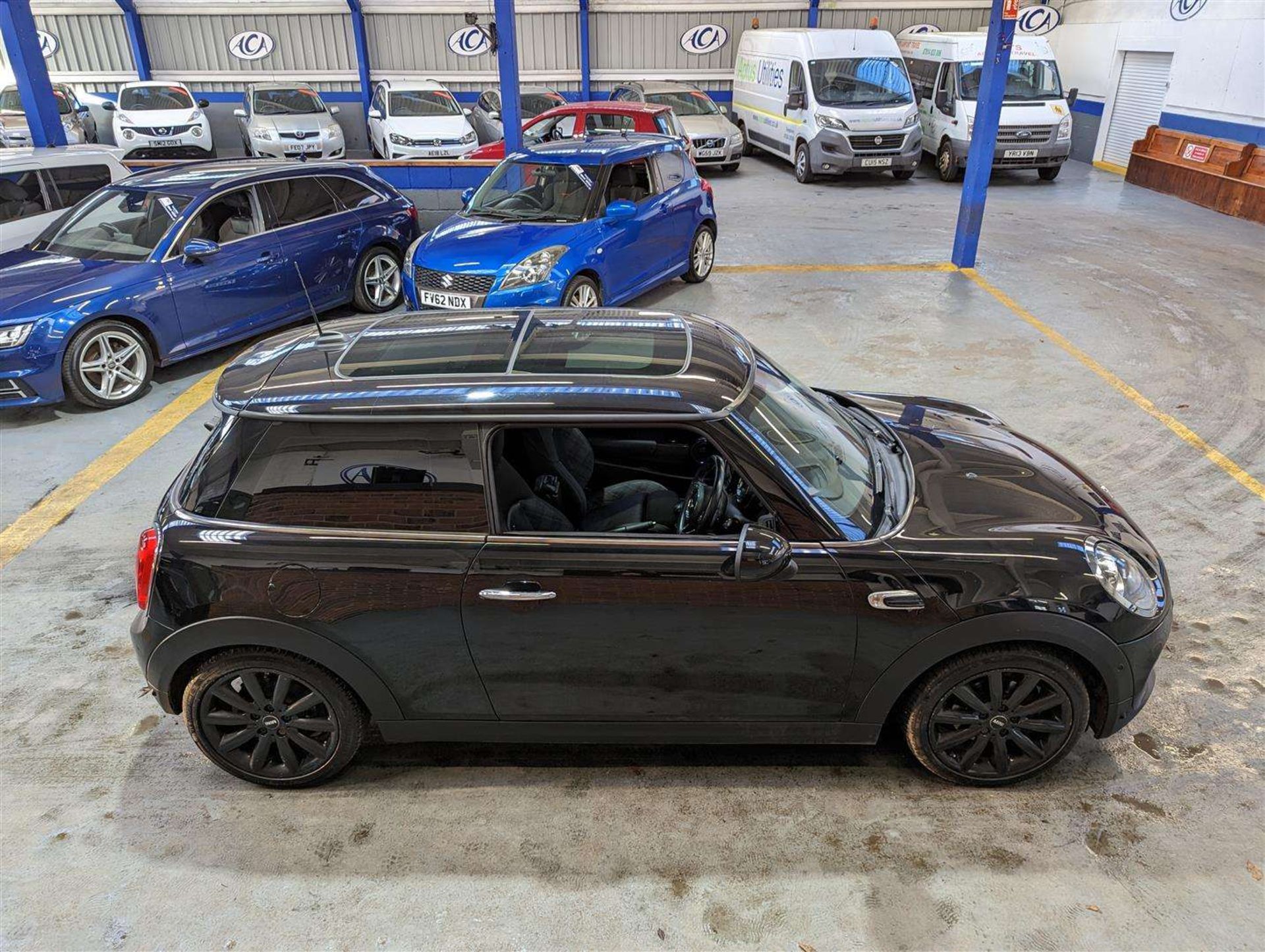 2018 MINI ONE - Image 11 of 30