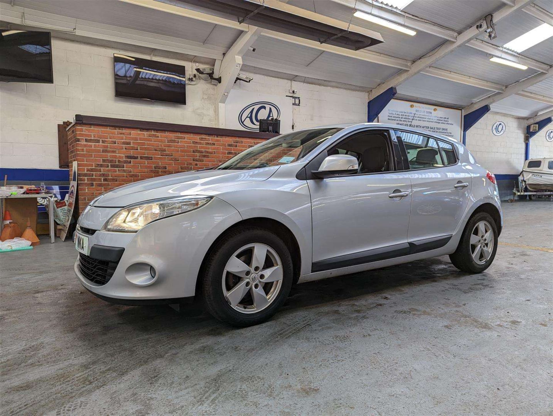 2011 RENAULT MEGANE DYNAMIQUE TOMTOM V