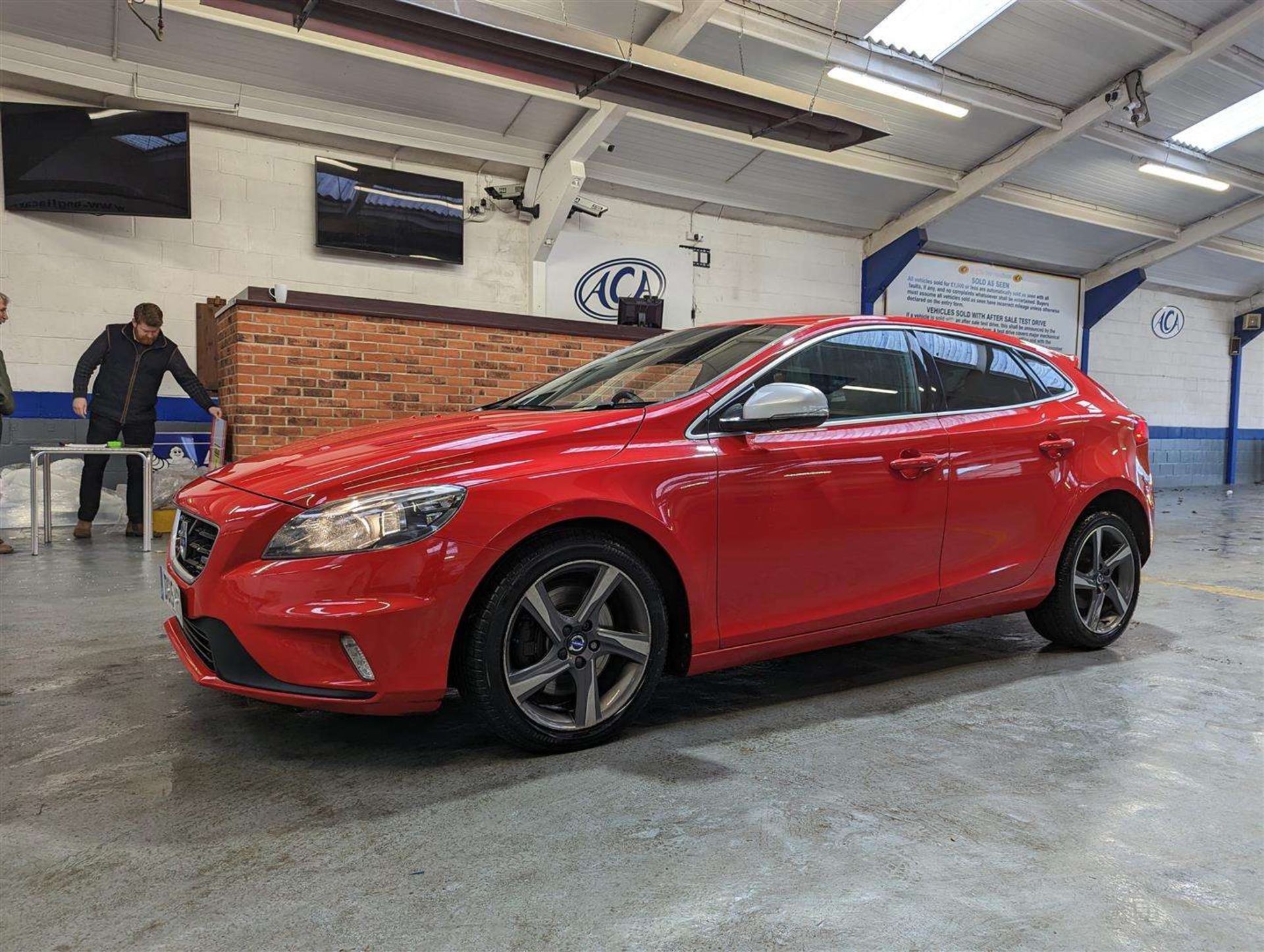 2015 VOLVO V40 R-DESIGN NAV D4 AUTO