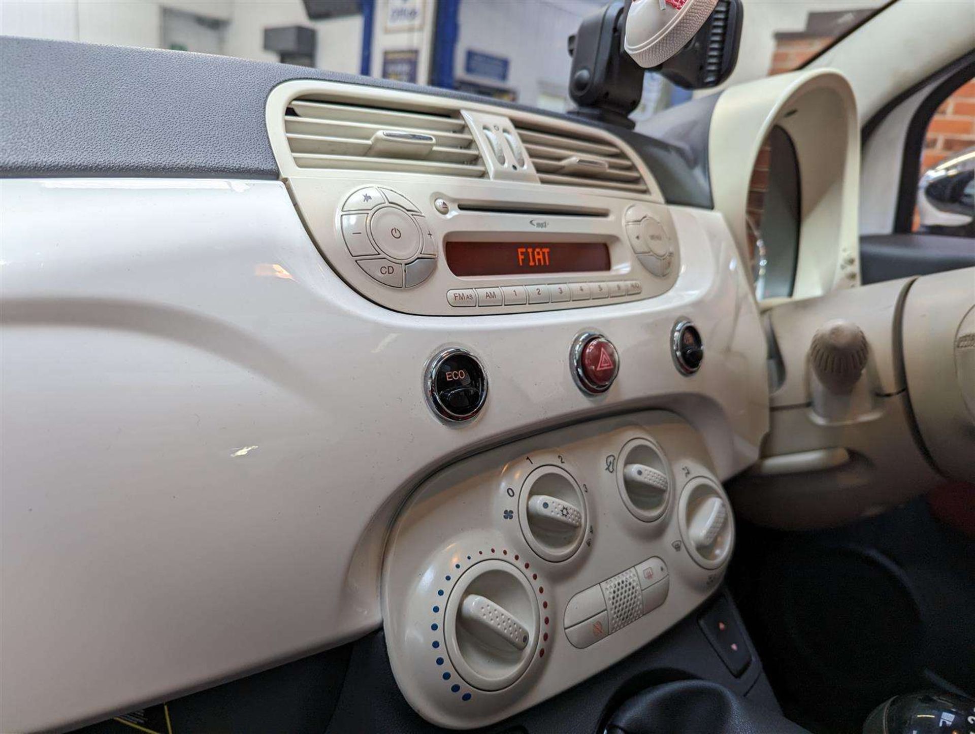 2011 FIAT 500 LOUNGE - Image 20 of 27