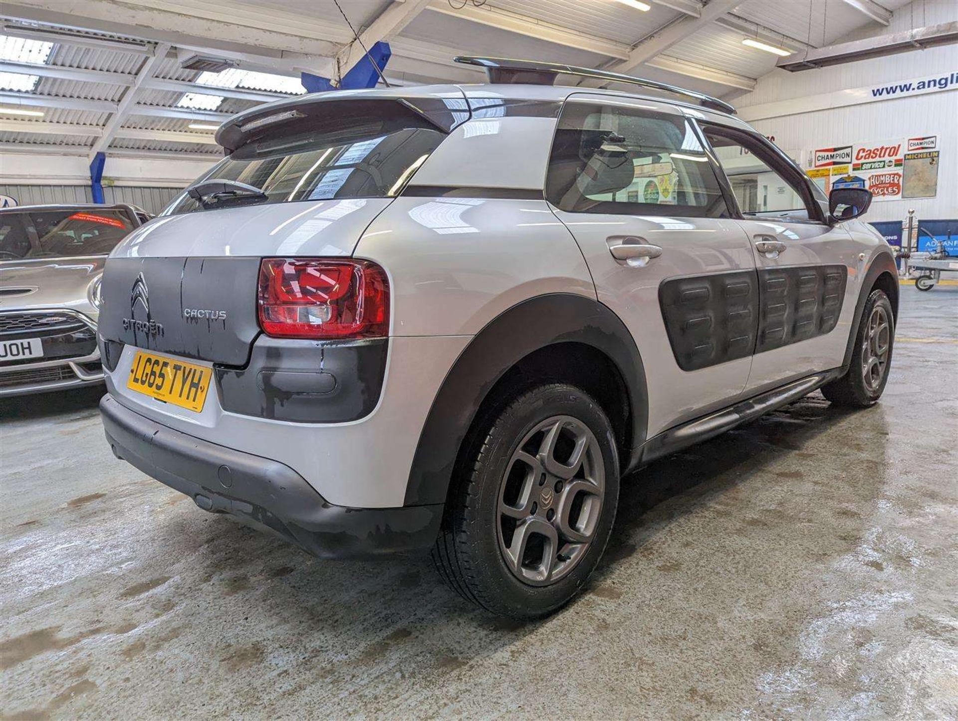 2015 CITROEN C4 CACTUS FEEL BLUEHDI - Image 8 of 25