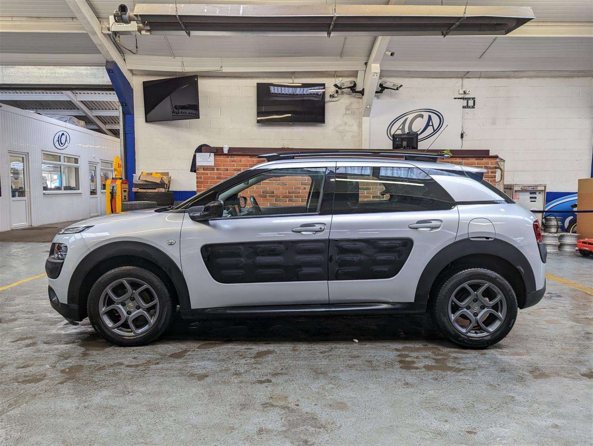 2015 CITROEN C4 CACTUS FEEL BLUEHDI - Image 2 of 25