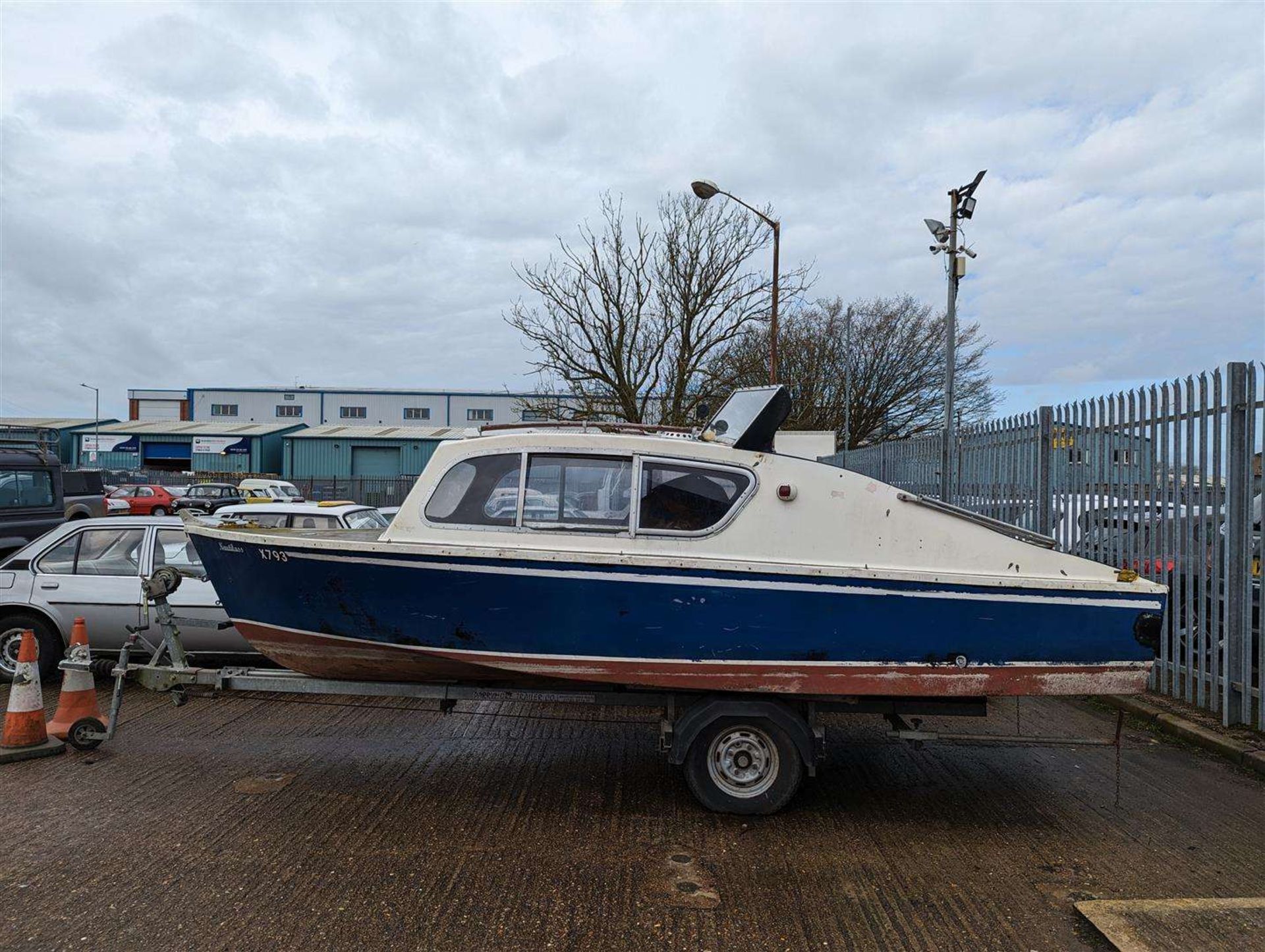 BOAT AND TRAILER - Image 2 of 18