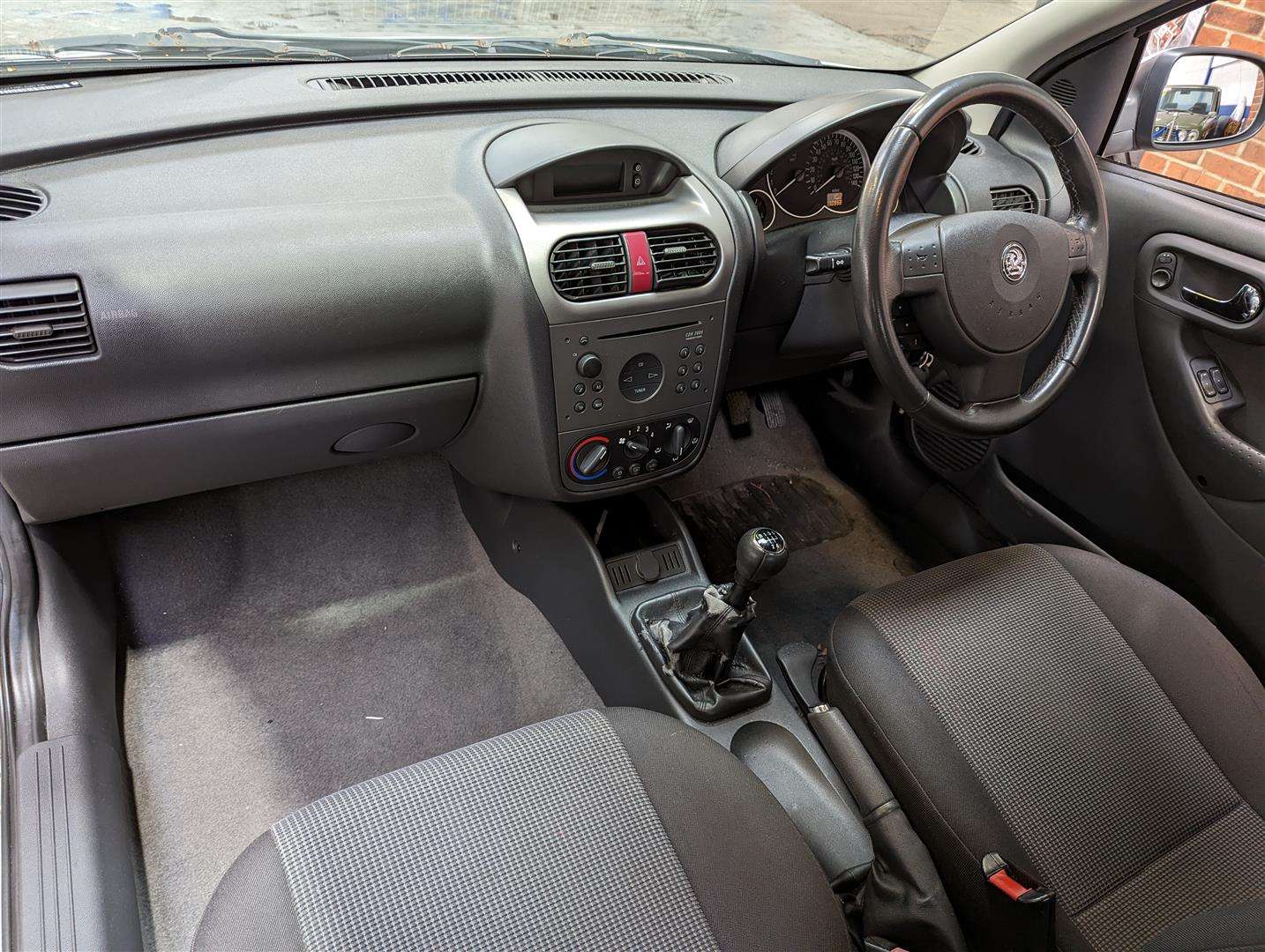 2004 VAUXHALL CORSA DESIGN 16V - Image 19 of 30