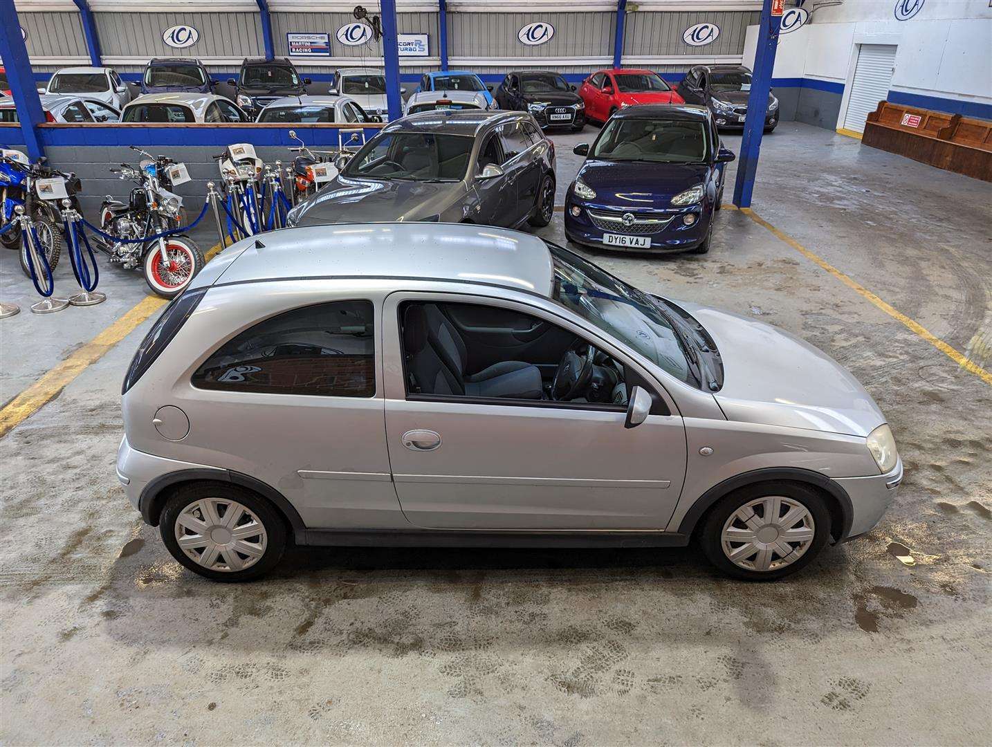 2004 VAUXHALL CORSA DESIGN 16V - Image 11 of 30