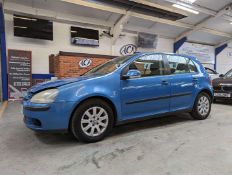 2004 VOLKSWAGEN GOLF FSI SE