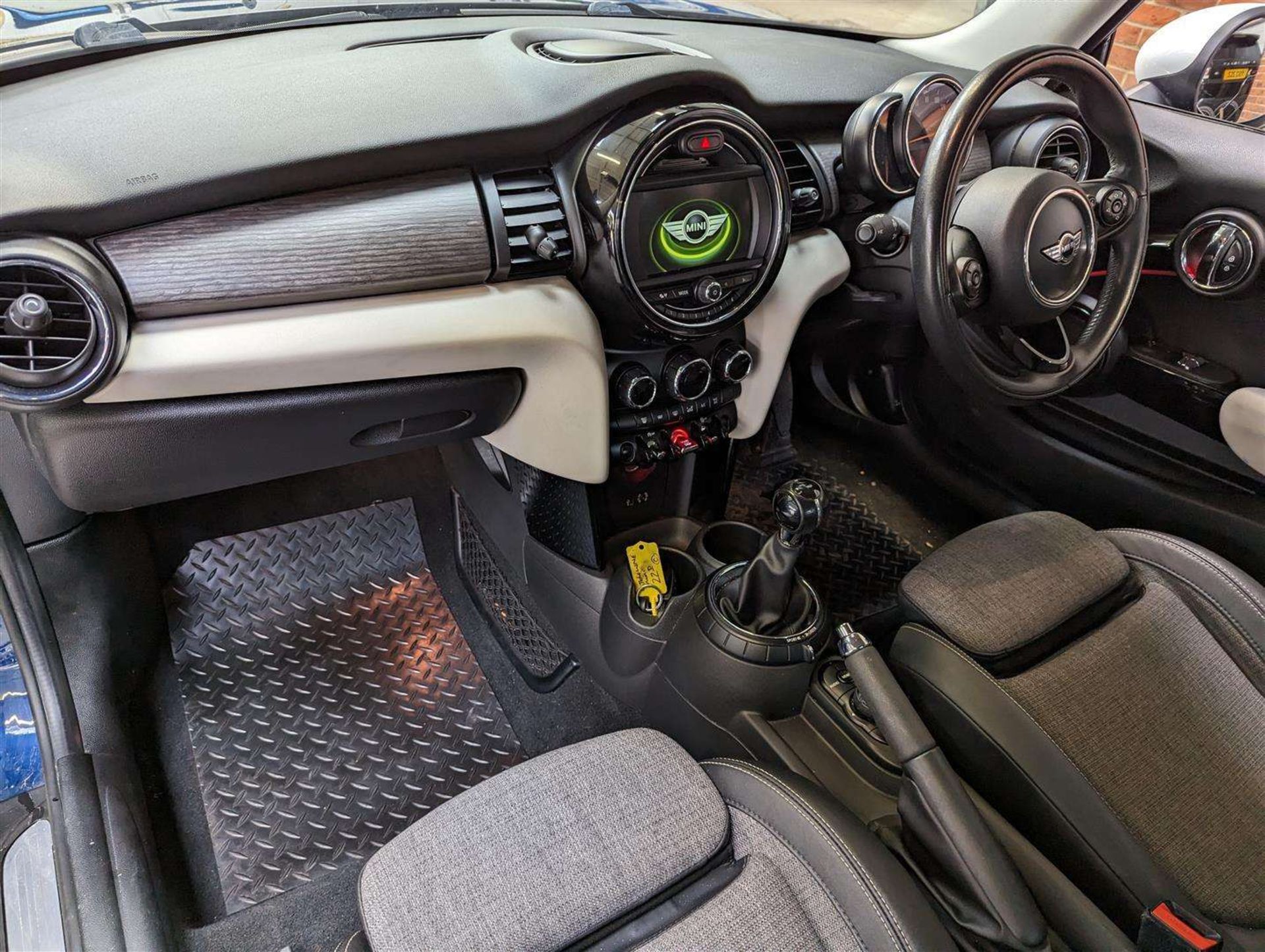 2014 MINI COOPER D - Image 19 of 28