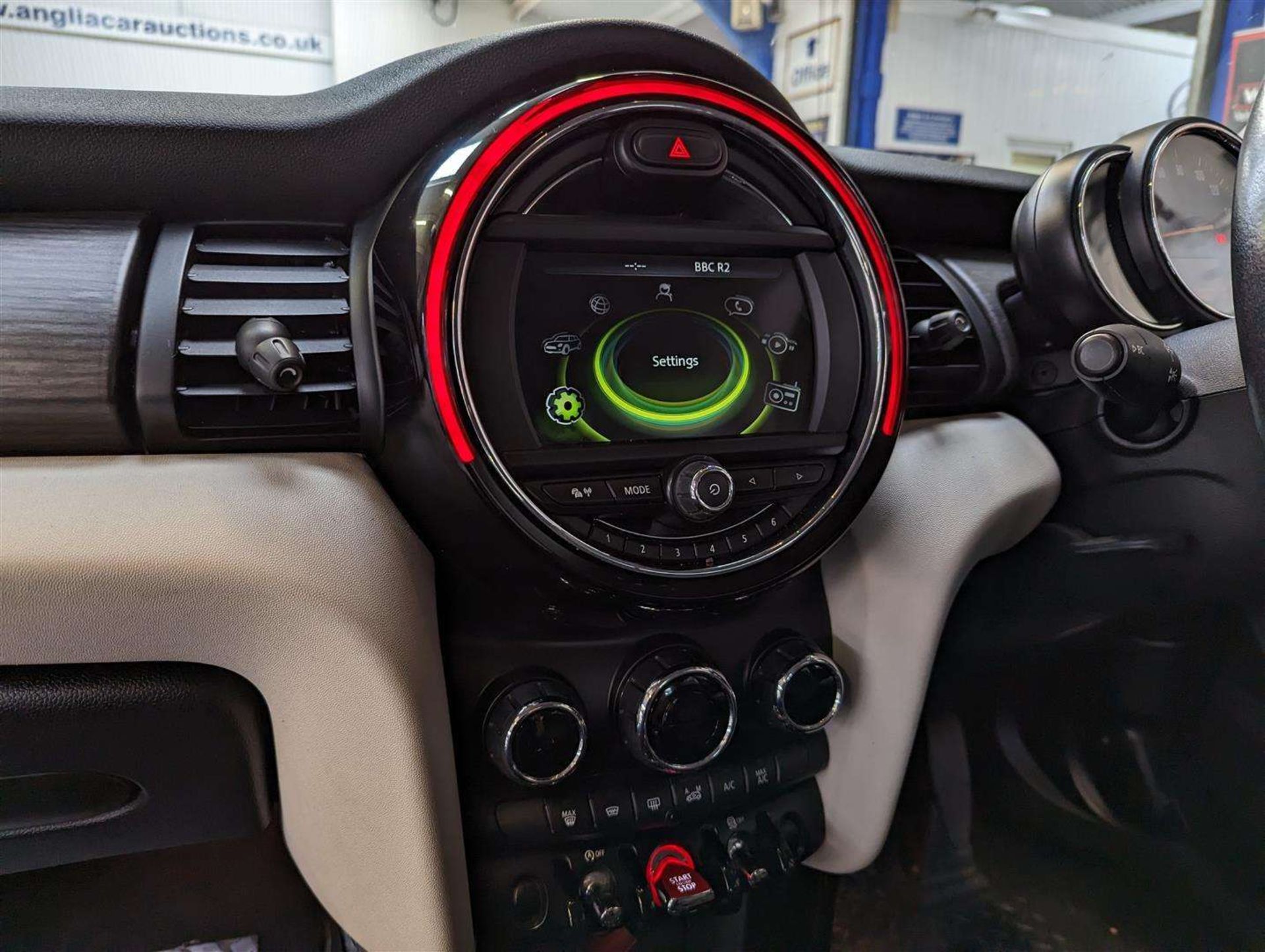 2014 MINI COOPER D - Image 21 of 28