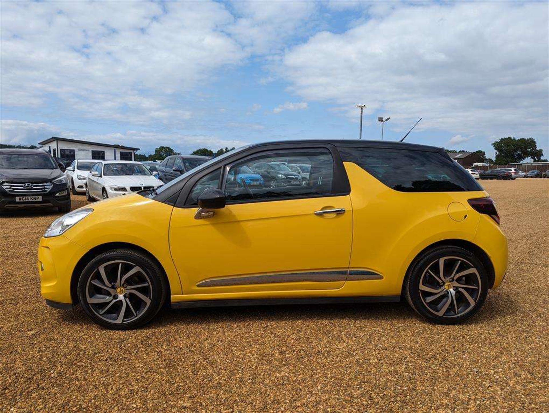 2015 CITROEN DS3 DSTYLE + E-HDI - Image 2 of 23